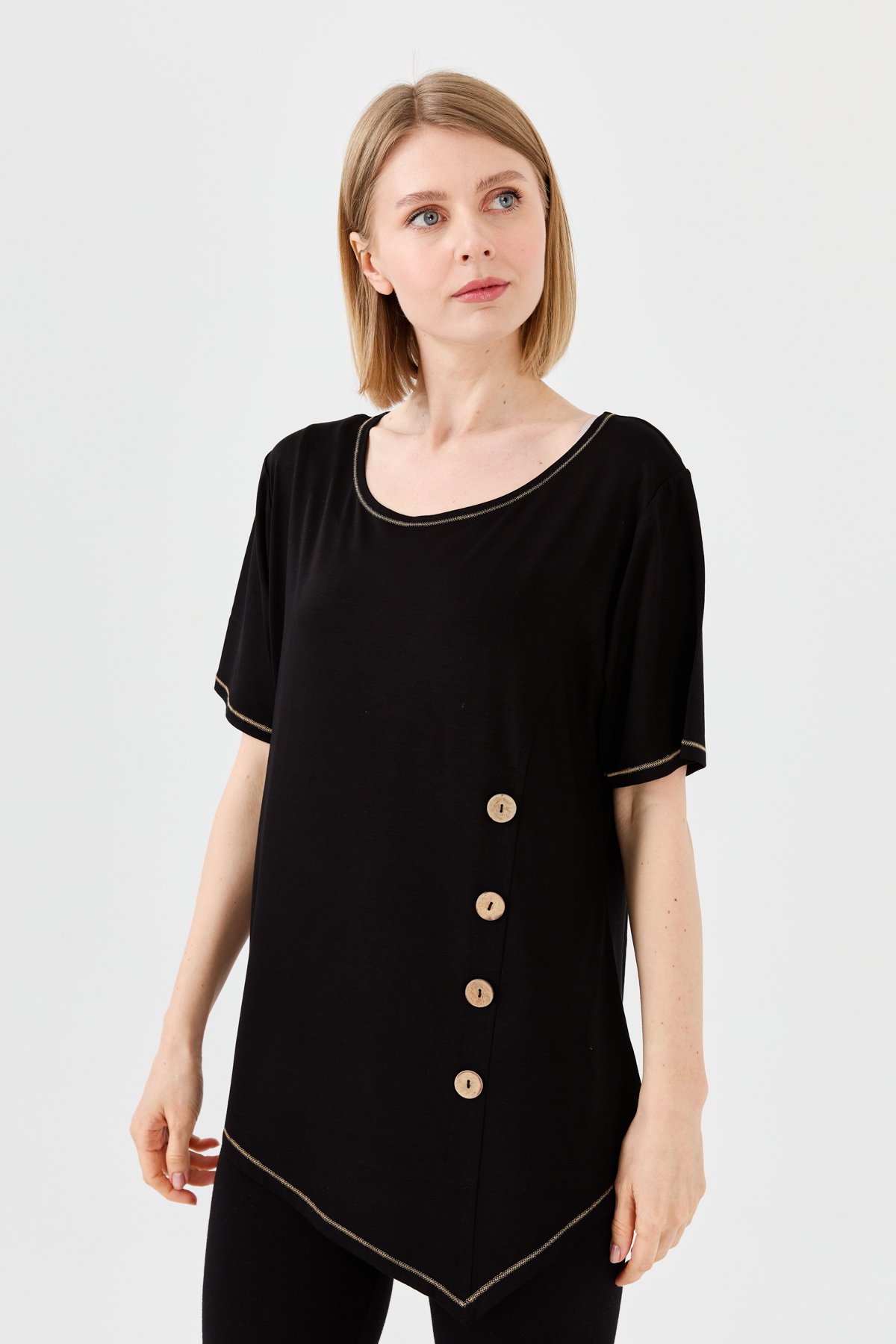 23783Kadın Sıfır Yaka Önü Ahşap Düğmeli Penye T-shirt Siyah