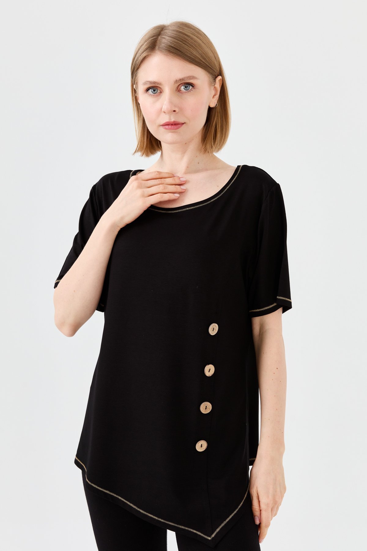 23783Kadın Sıfır Yaka Önü Ahşap Düğmeli Penye T-shirt Siyah