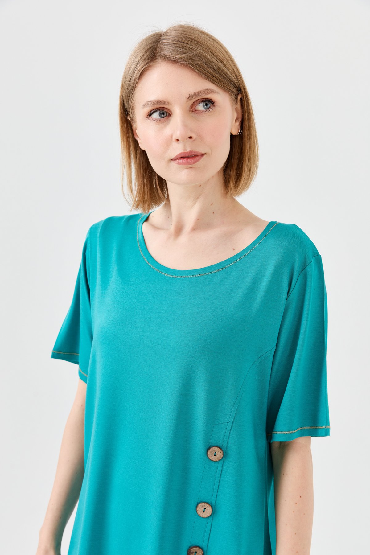 23783Kadın Sıfır Yaka Önü Ahşap Düğmeli Penye T-shirt Yeşil