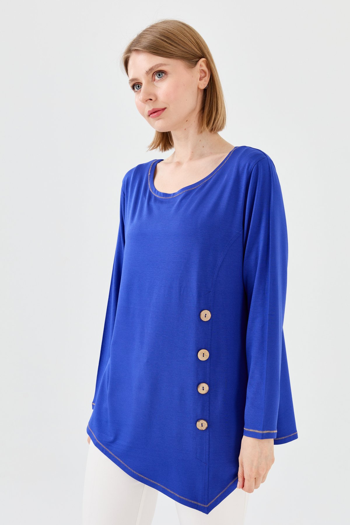 23784Kadın Sıfır Yaka Önü Ahşap Düğmeli Penye Bluz Saks