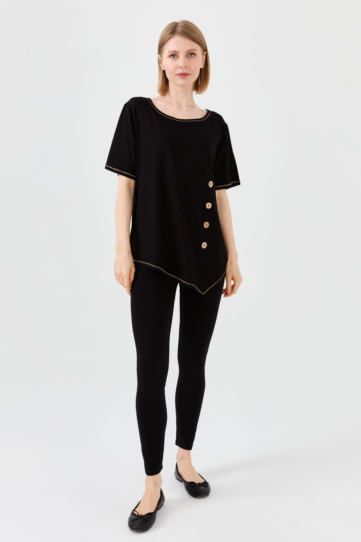 23783Kadın Sıfır Yaka Önü Ahşap Düğmeli Penye T-shirt Siyah