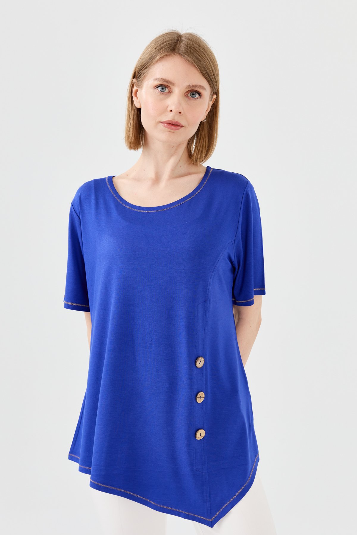 23783Kadın Sıfır Yaka Önü Ahşap Düğmeli Penye T-shirt Saks