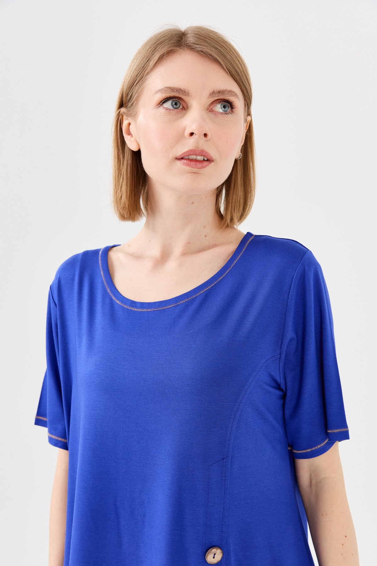 23783Kadın Sıfır Yaka Önü Ahşap Düğmeli Penye T-shirt Saks