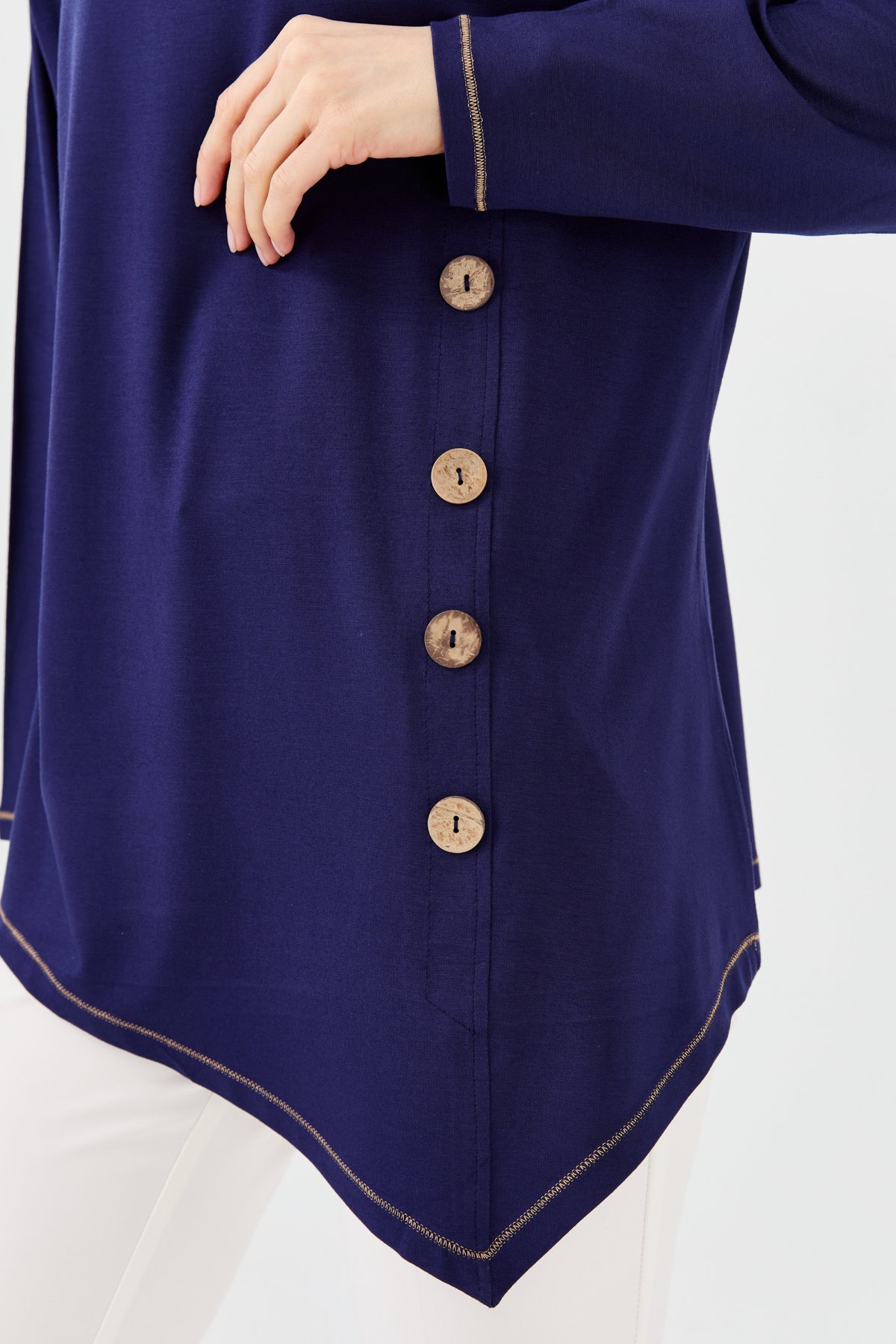 23784Kadın Sıfır Yaka Önü Ahşap Düğmeli Penye Bluz Lacivert