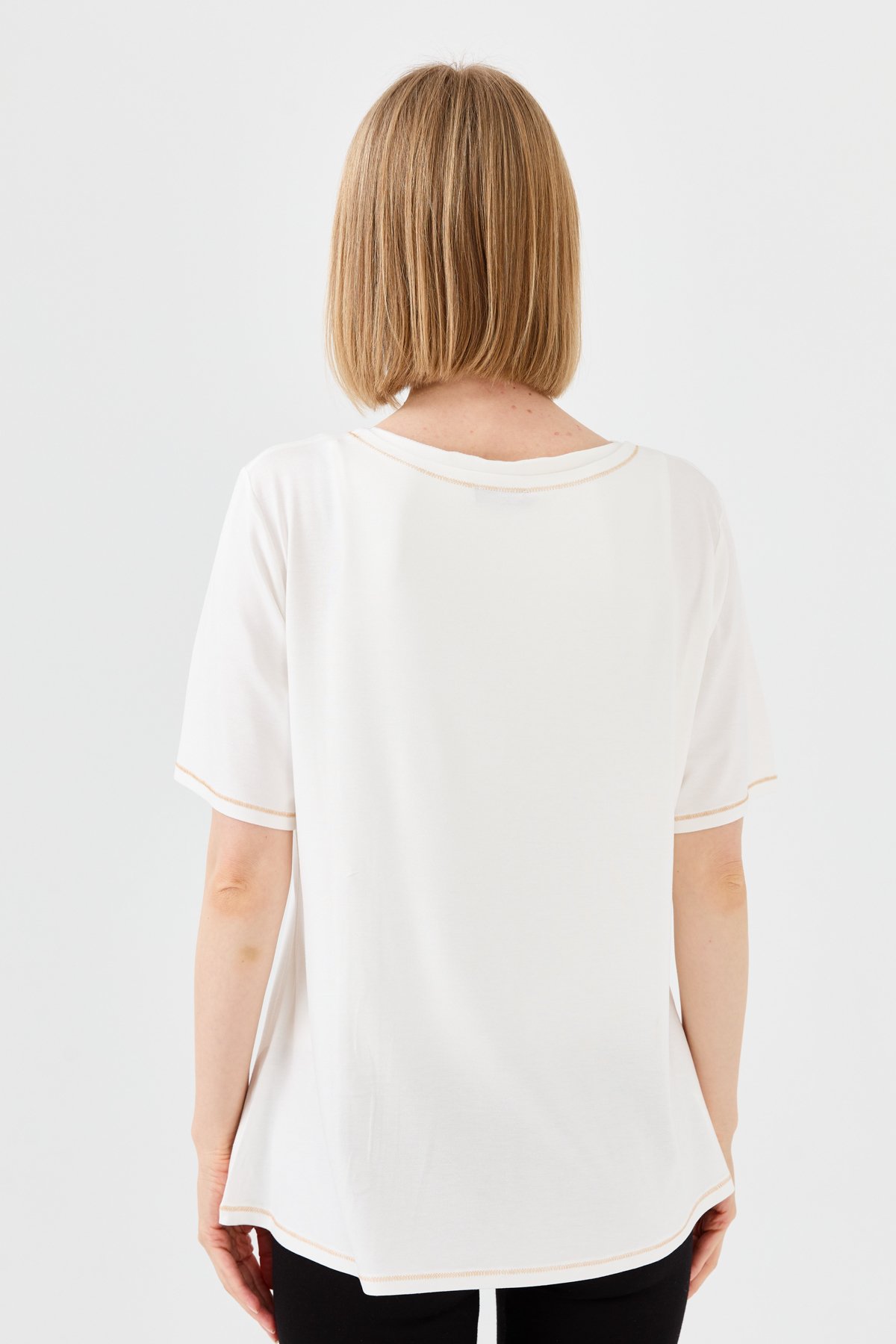 23783Kadın Sıfır Yaka Önü Ahşap Düğmeli Penye T-shirt Kemik