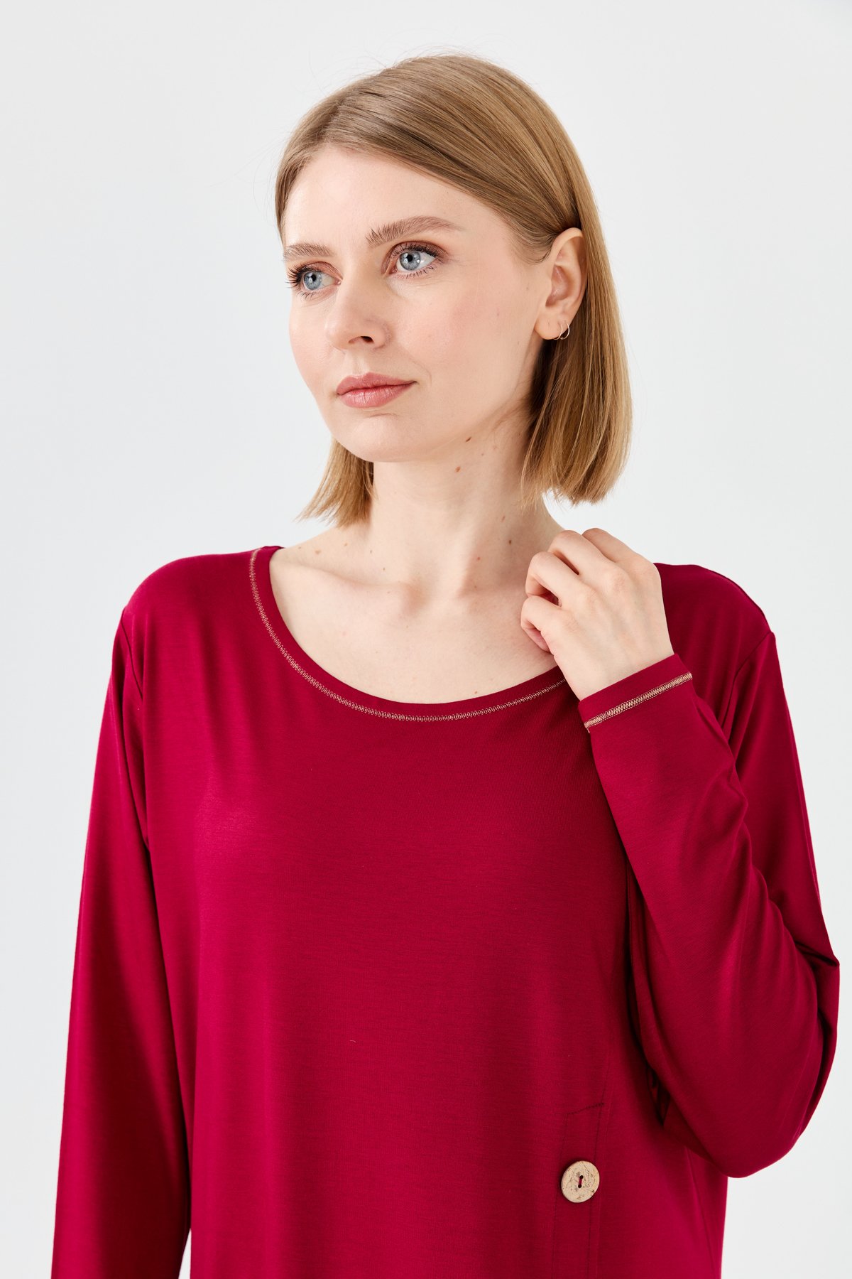 23784Kadın Sıfır Yaka Önü Ahşap Düğmeli Penye Bluz Bordo