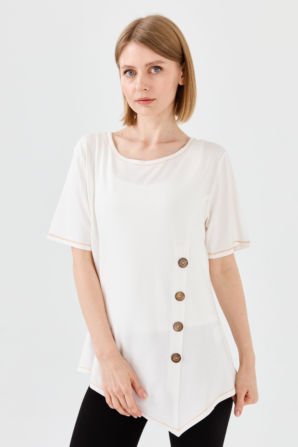 23783Kadın Sıfır Yaka Önü Ahşap Düğmeli Penye T-shirt Kemik