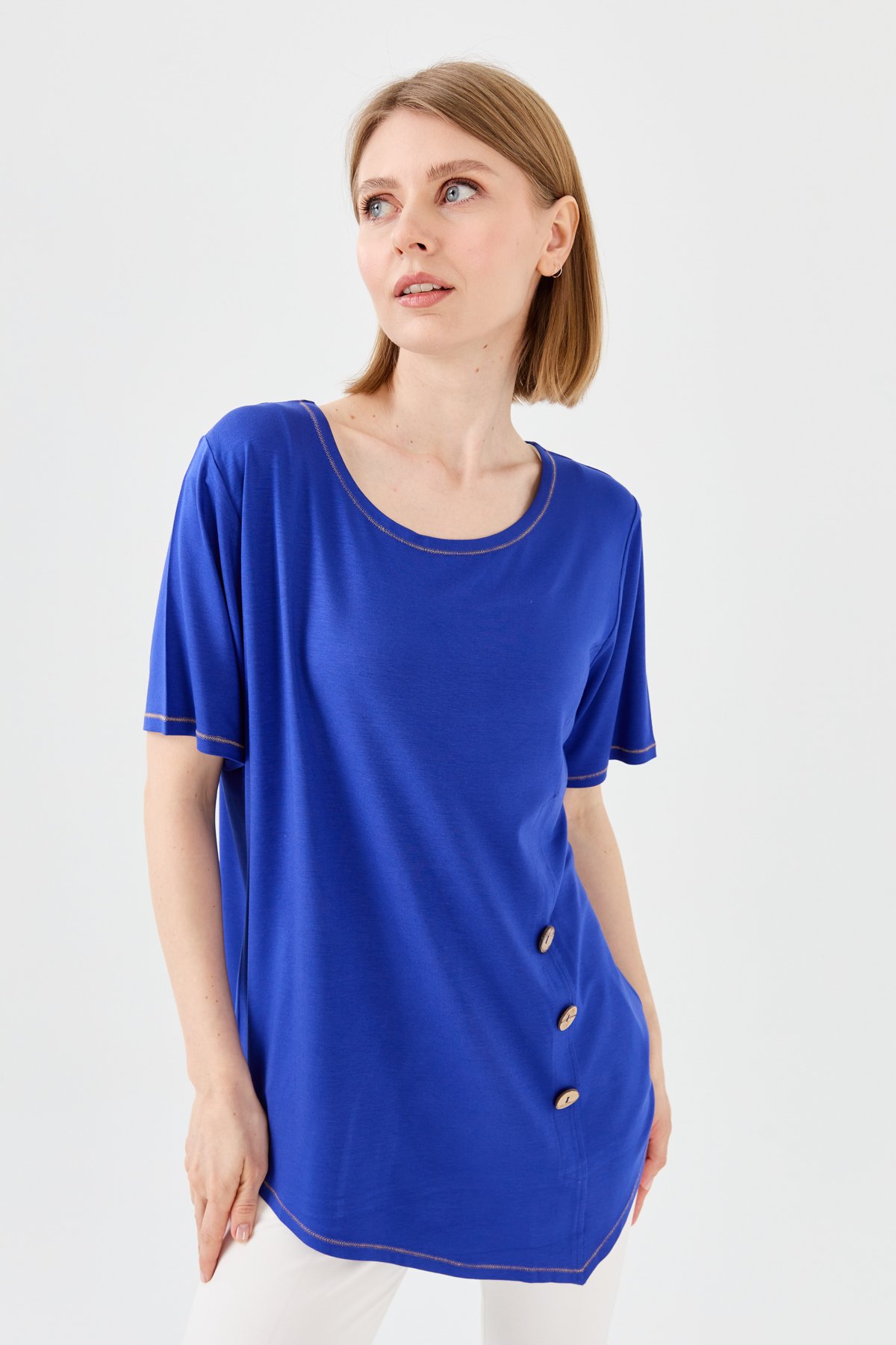 23783Kadın Sıfır Yaka Önü Ahşap Düğmeli Penye T-shirt Saks