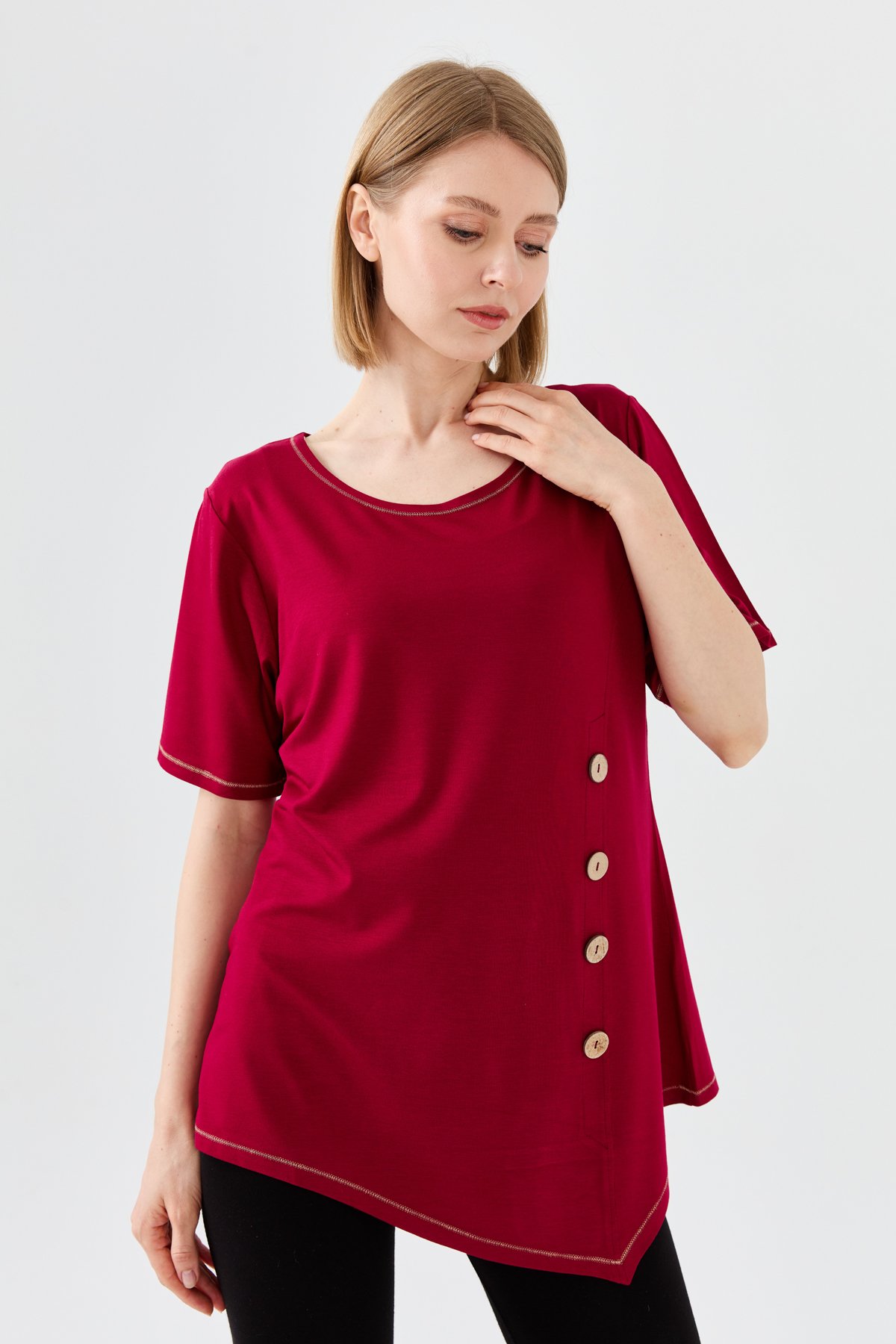 23783Kadın Sıfır Yaka Önü Ahşap Düğmeli Penye T-shirt Bordo
