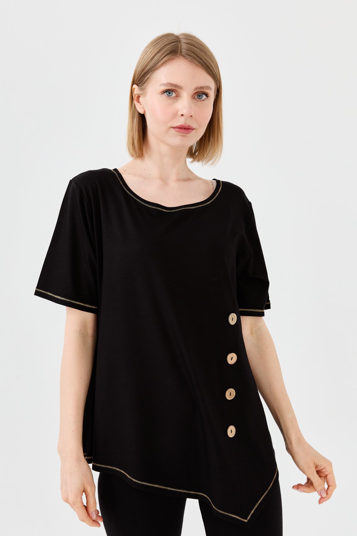 23783Kadın Sıfır Yaka Önü Ahşap Düğmeli Penye T-shirt Siyah
