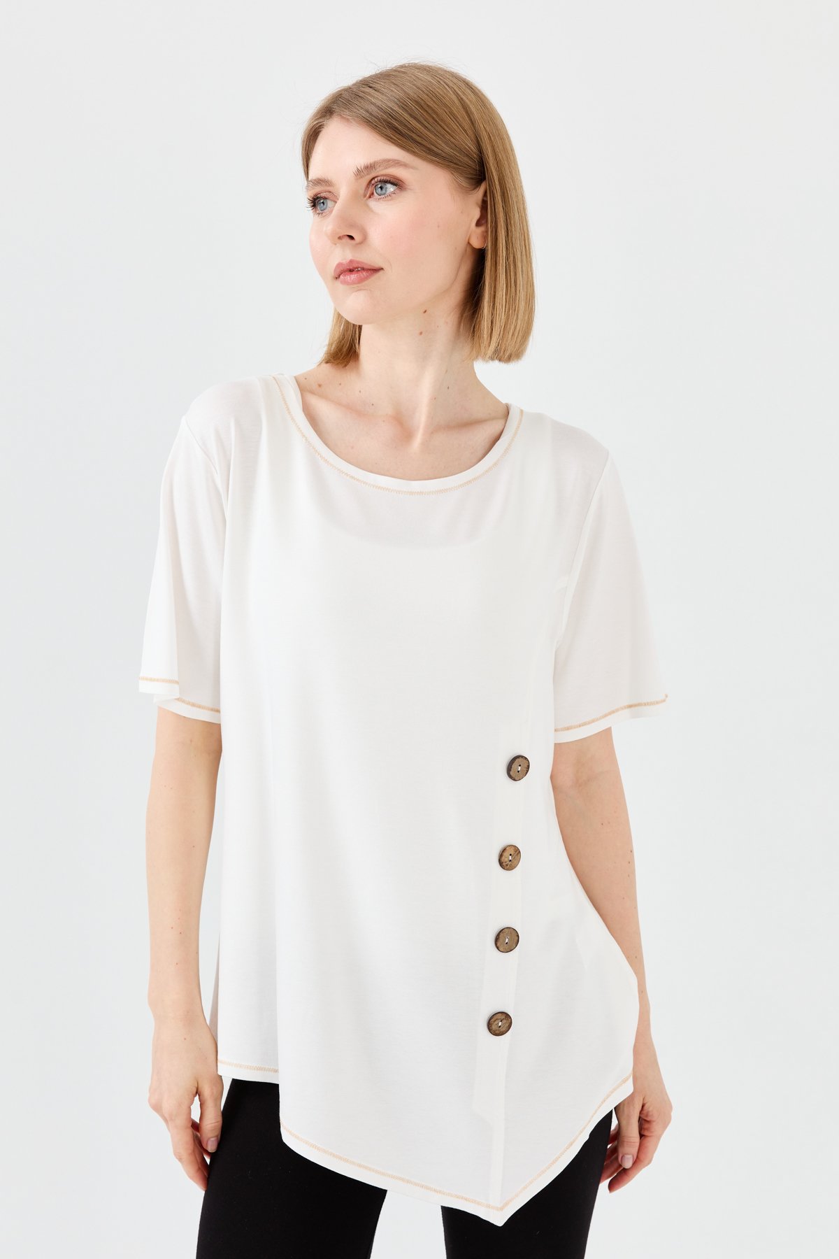 23783Kadın Sıfır Yaka Önü Ahşap Düğmeli Penye T-shirt Kemik