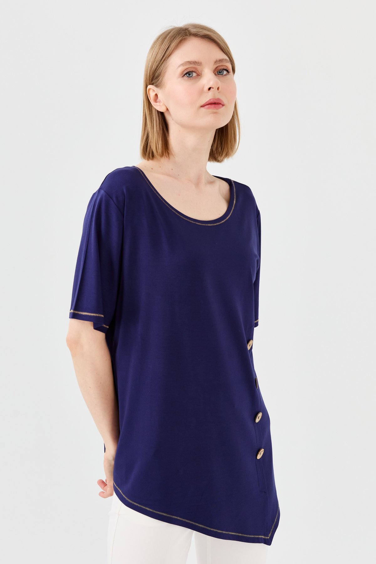 23783Kadın Sıfır Yaka Önü Ahşap Düğmeli Penye T-shirt Lacivert