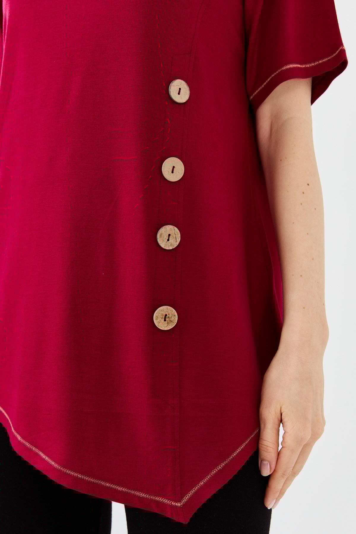 23783Kadın Sıfır Yaka Önü Ahşap Düğmeli Penye T-shirt Bordo