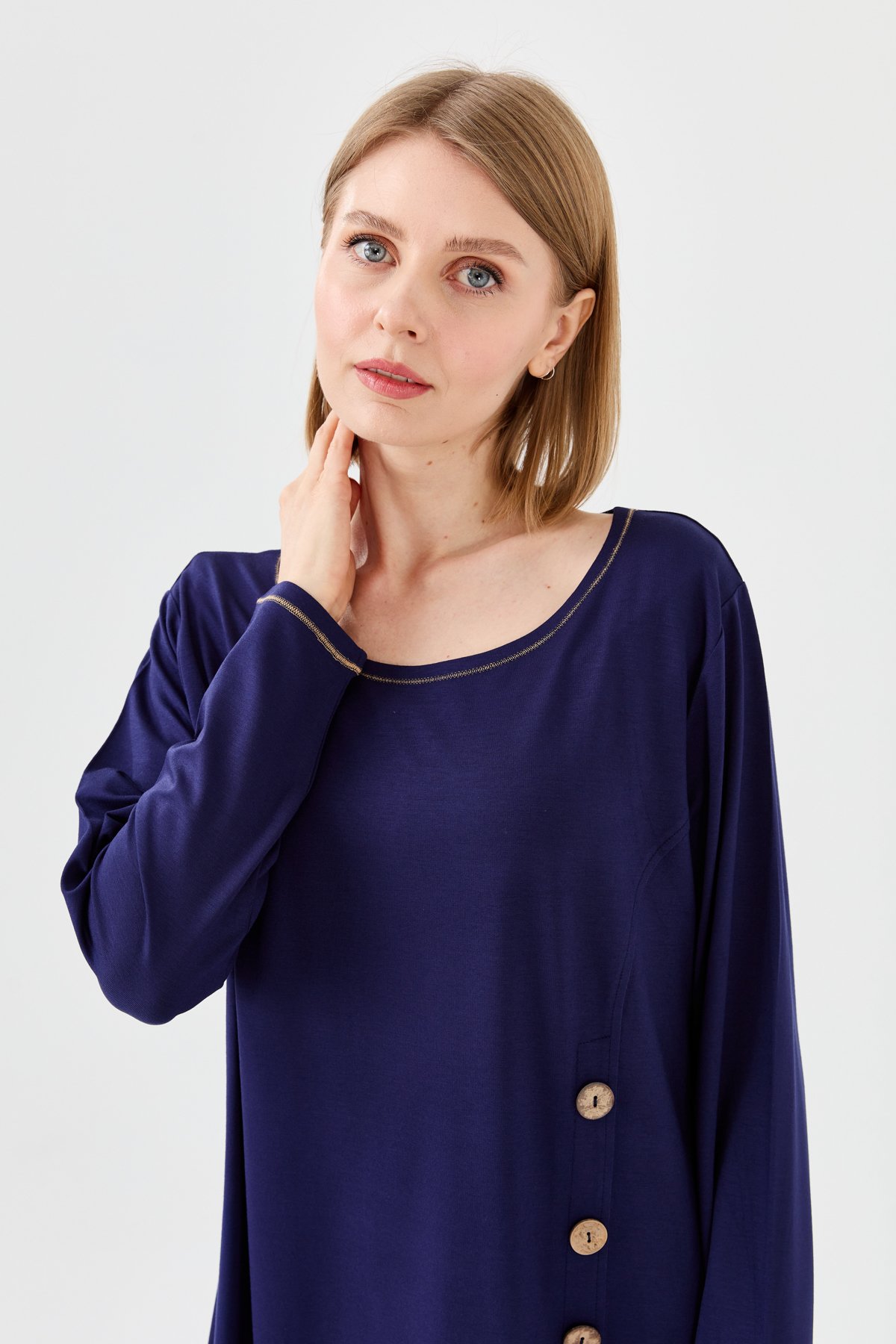 23784Kadın Sıfır Yaka Önü Ahşap Düğmeli Penye Bluz Lacivert