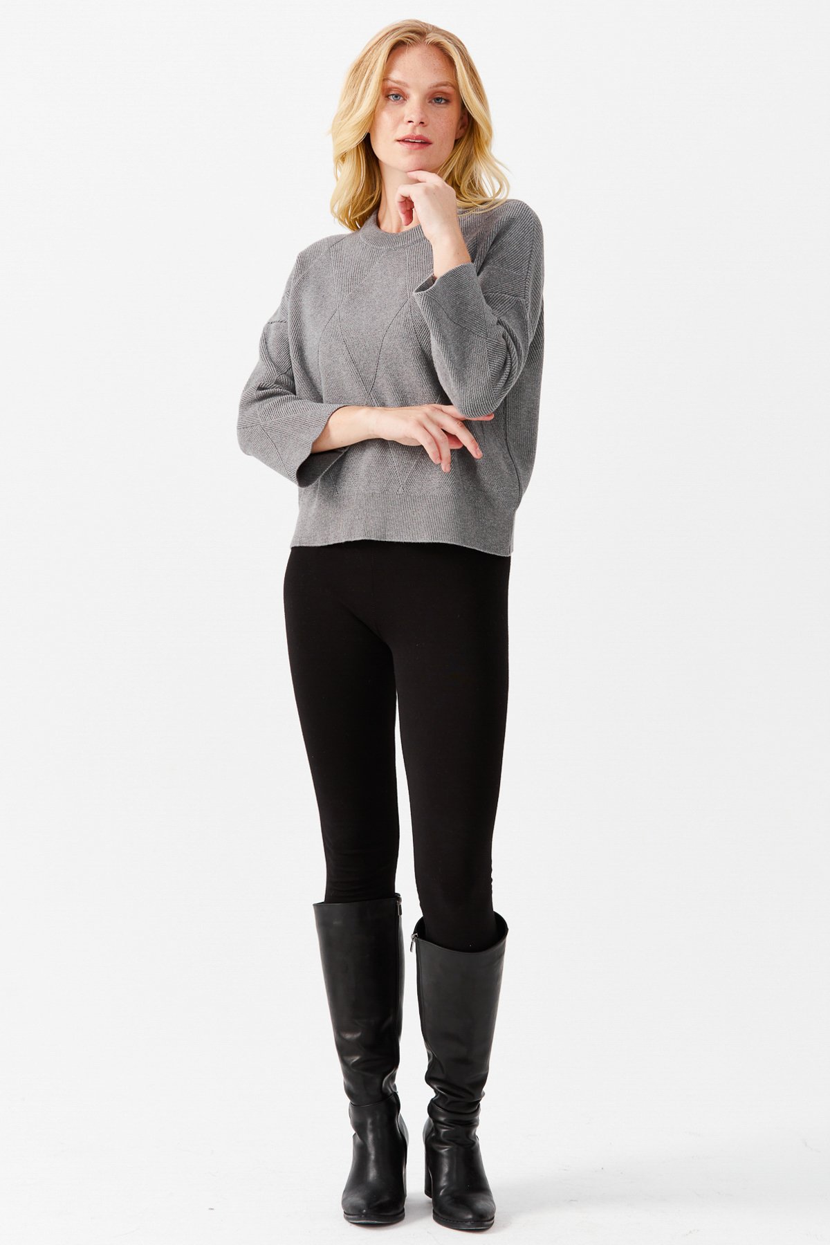 22050Женский короткий свитер с круглым вырезом и узором ромбы спереди, темно серый