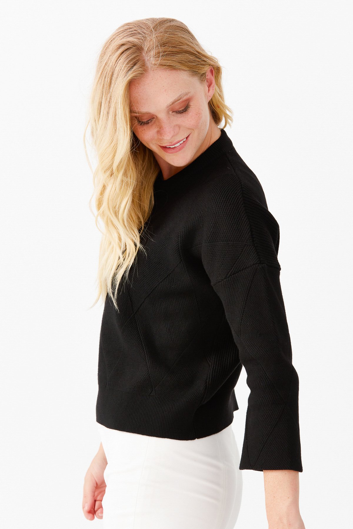 22050Женский короткий свитер с круглым вырезом и узором ромбы спереди, черный