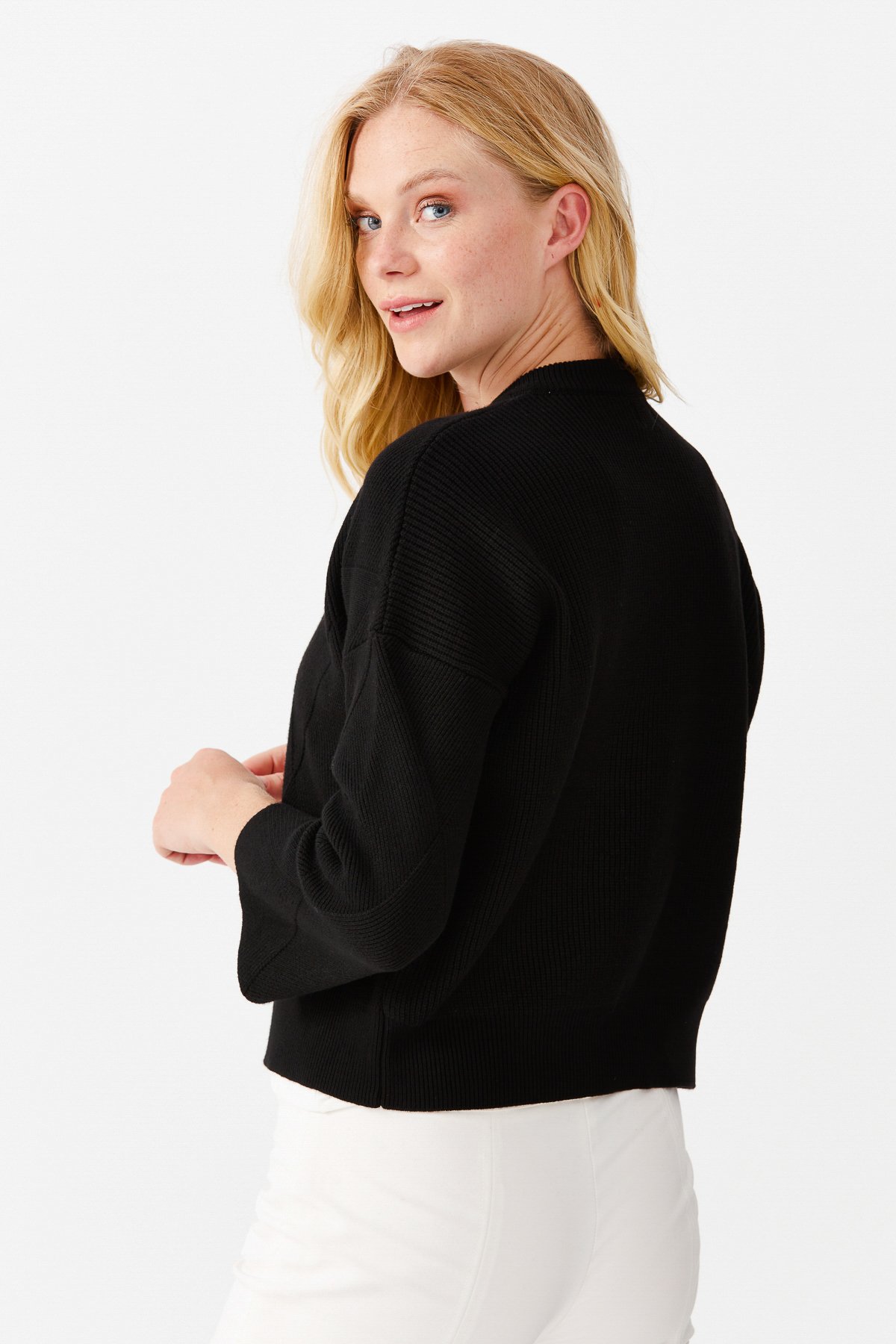 22050Женский короткий свитер с круглым вырезом и узором ромбы спереди, черный