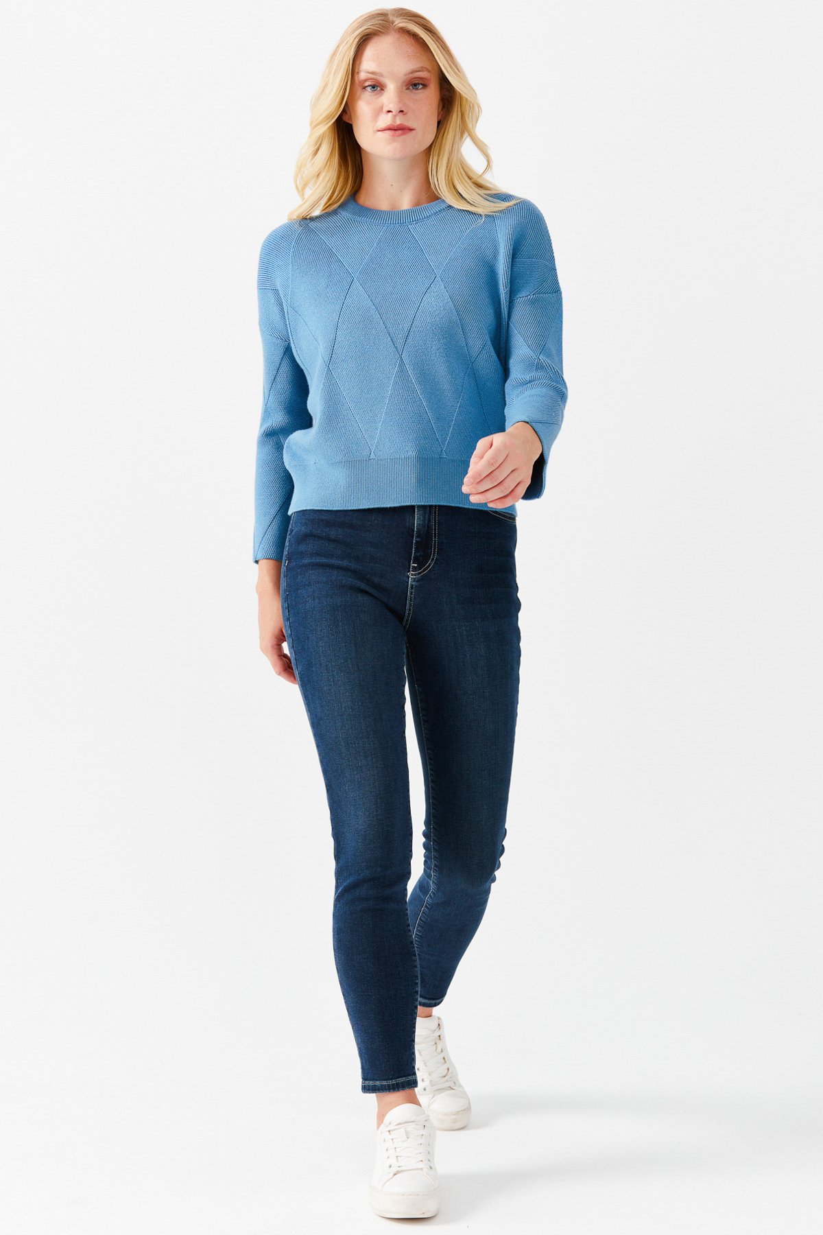 22050Женский короткий свитер с круглым вырезом и узором ромбы спереди, голубой