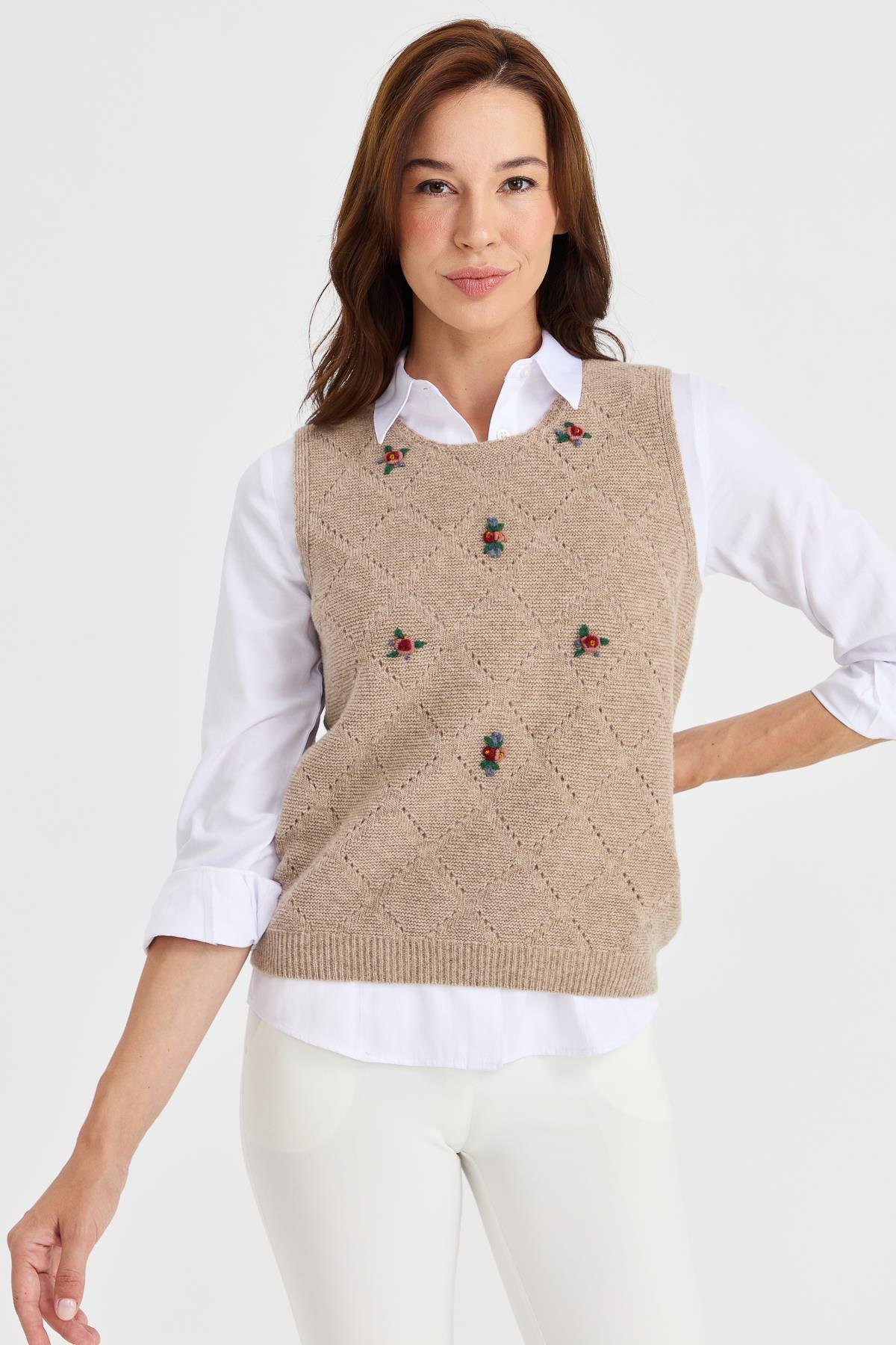 23160Kadın Sıfır Yaka Önü Baklava Linksli Yün Süveter K.Bej