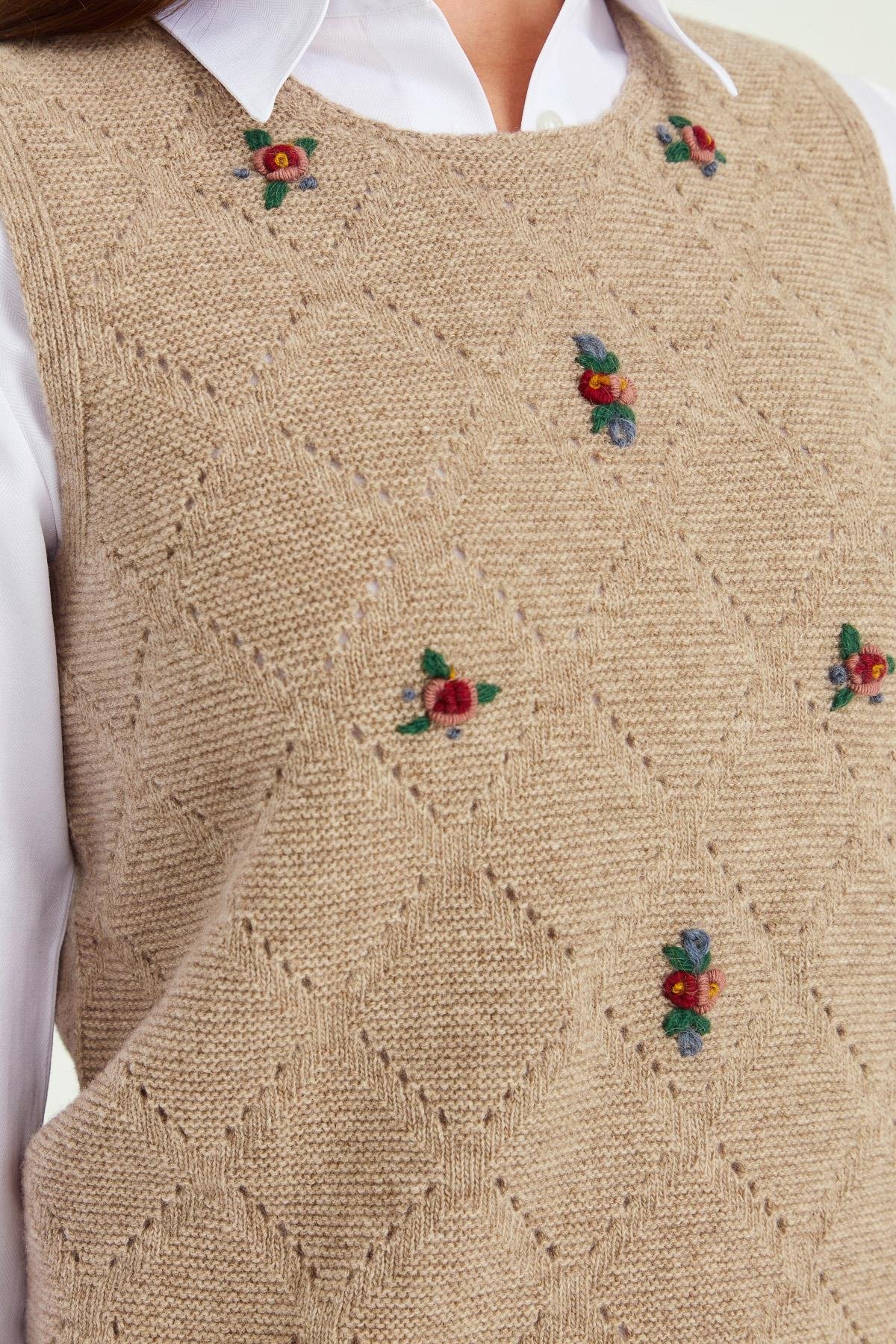 23160Kadın Sıfır Yaka Önü Baklava Linksli Yün Süveter K.Bej