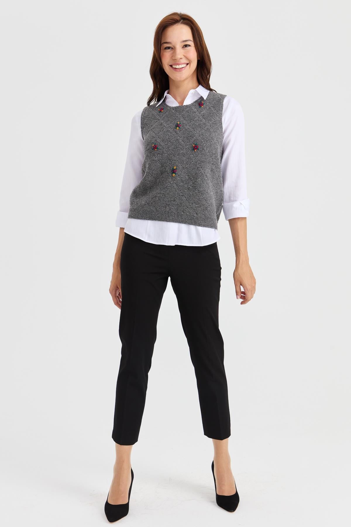 23160Kadın Sıfır Yaka Önü Baklava Linksli Yün Süveter Füme