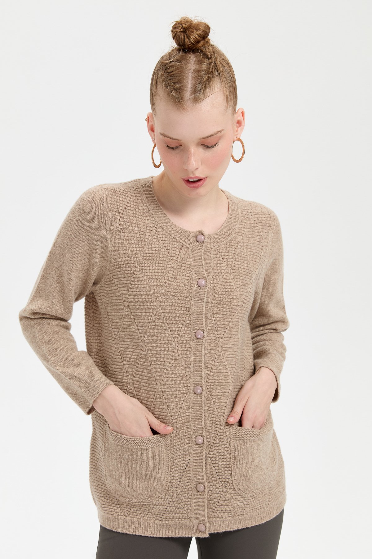 24202Kadın Sıfır Yaka Önü Baklava Örgü Dikişsiz Yün Hırka K.Bej