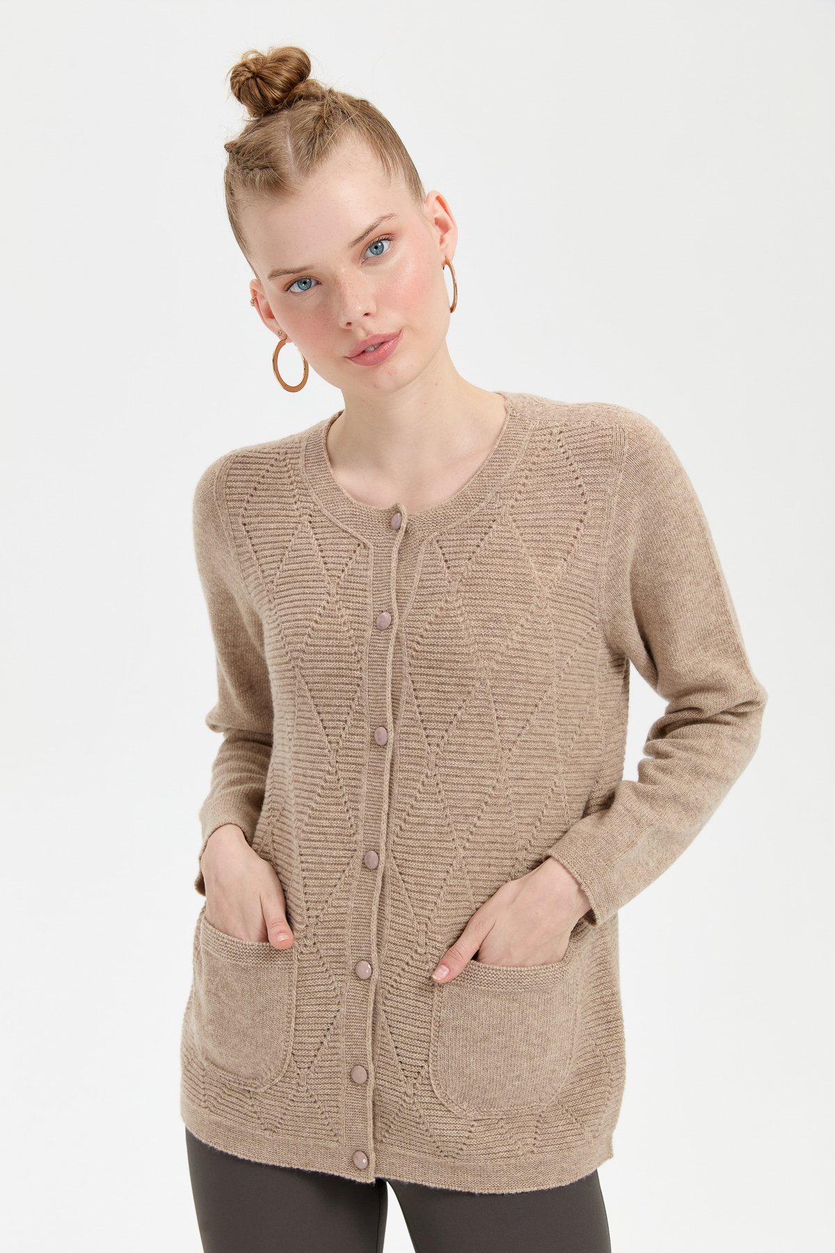 24202Kadın Sıfır Yaka Önü Baklava Örgü Dikişsiz Yün Hırka K.Bej