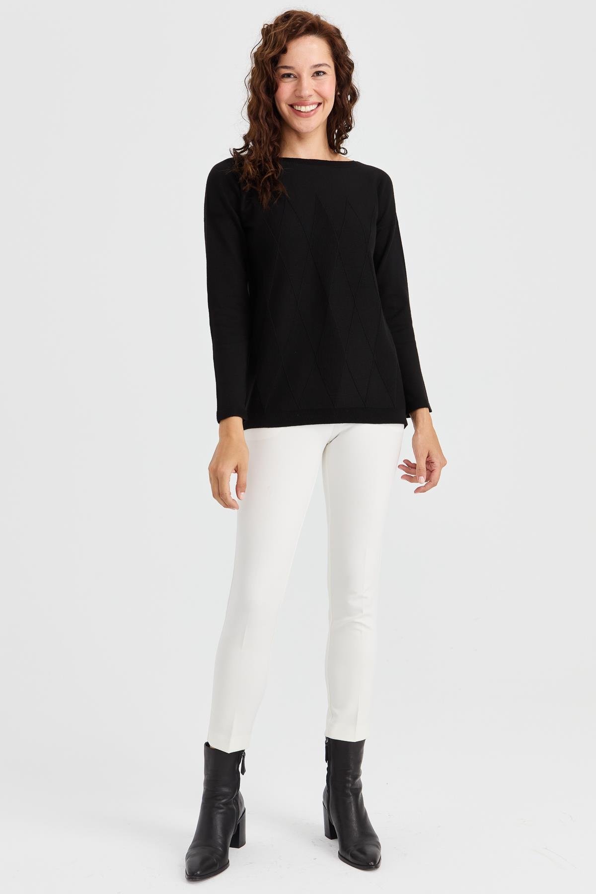 23155Kadın Sıfır Yaka Önü Baklava Örgü Kazak Siyah