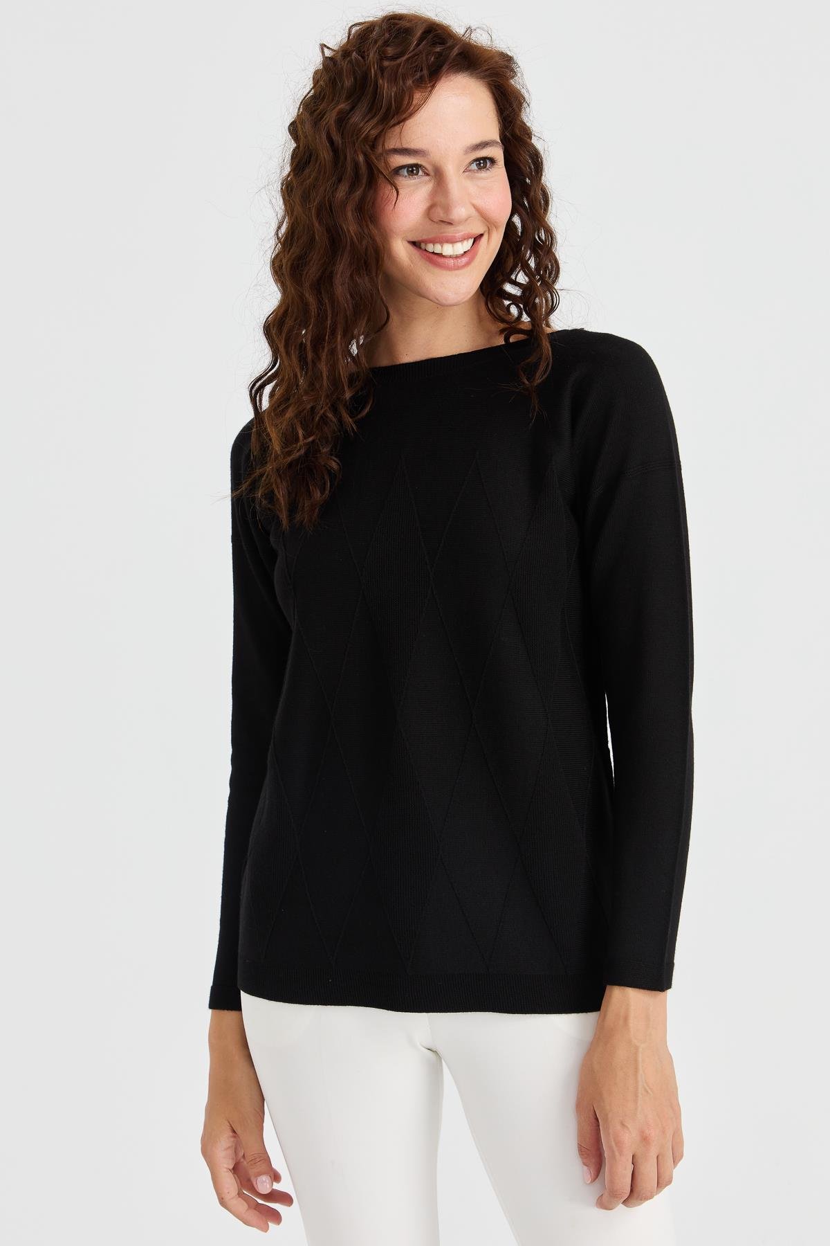 23155Kadın Sıfır Yaka Önü Baklava Örgü Kazak Siyah