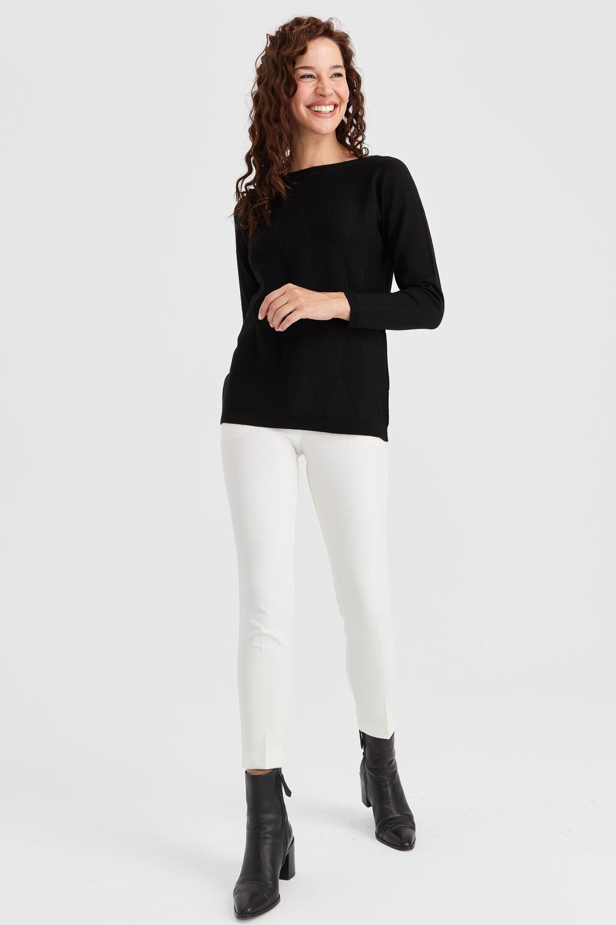 23155Kadın Sıfır Yaka Önü Baklava Örgü Kazak Siyah