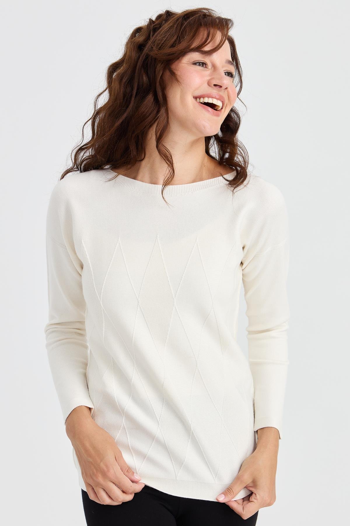 23155Kadın Sıfır Yaka Önü Baklava Örgü Kazak Kemik