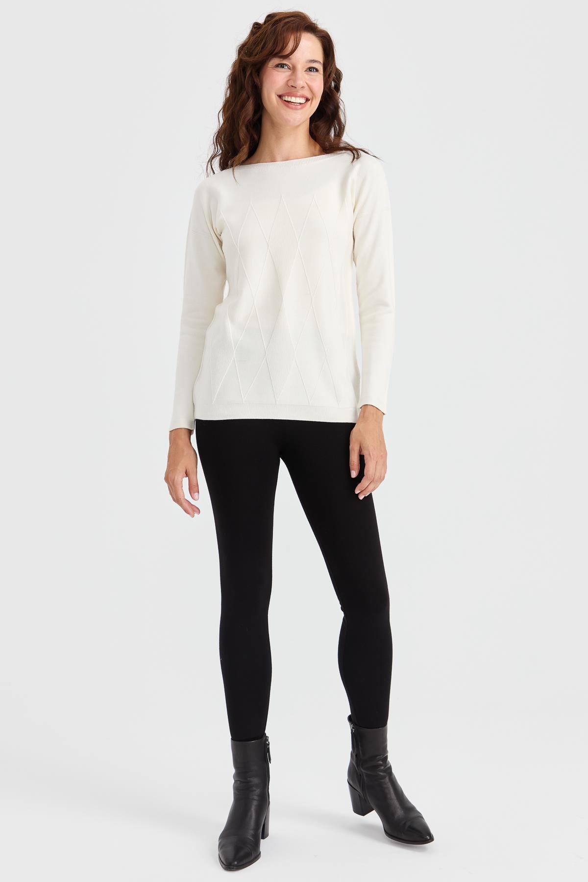 23155Kadın Sıfır Yaka Önü Baklava Örgü Kazak Kemik