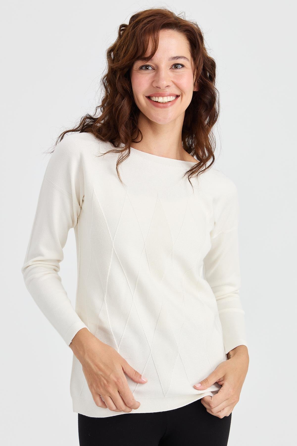 23155Kadın Sıfır Yaka Önü Baklava Örgü Kazak Kemik