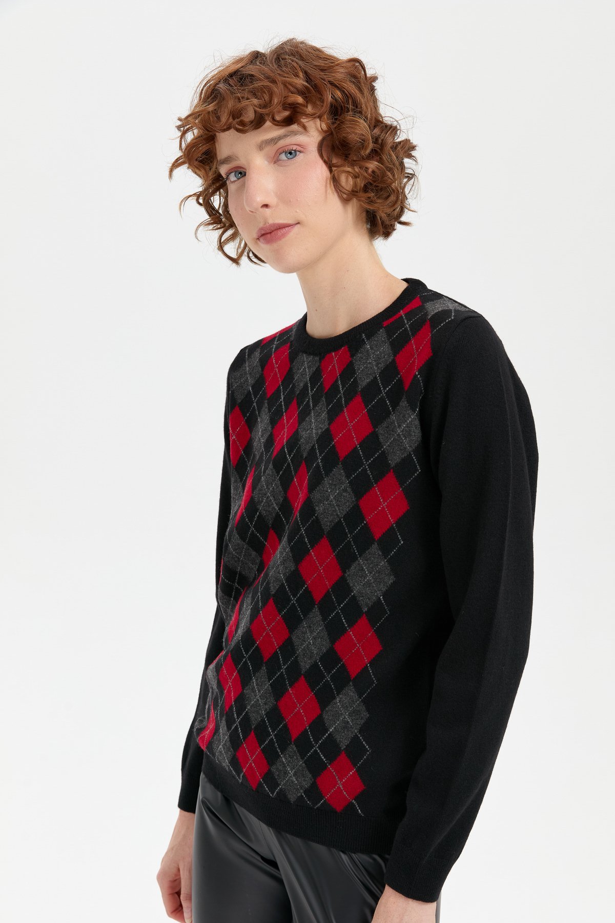 24035Kadın Sıfır Yaka Önü Baklavalı Yün Kazak Siyah