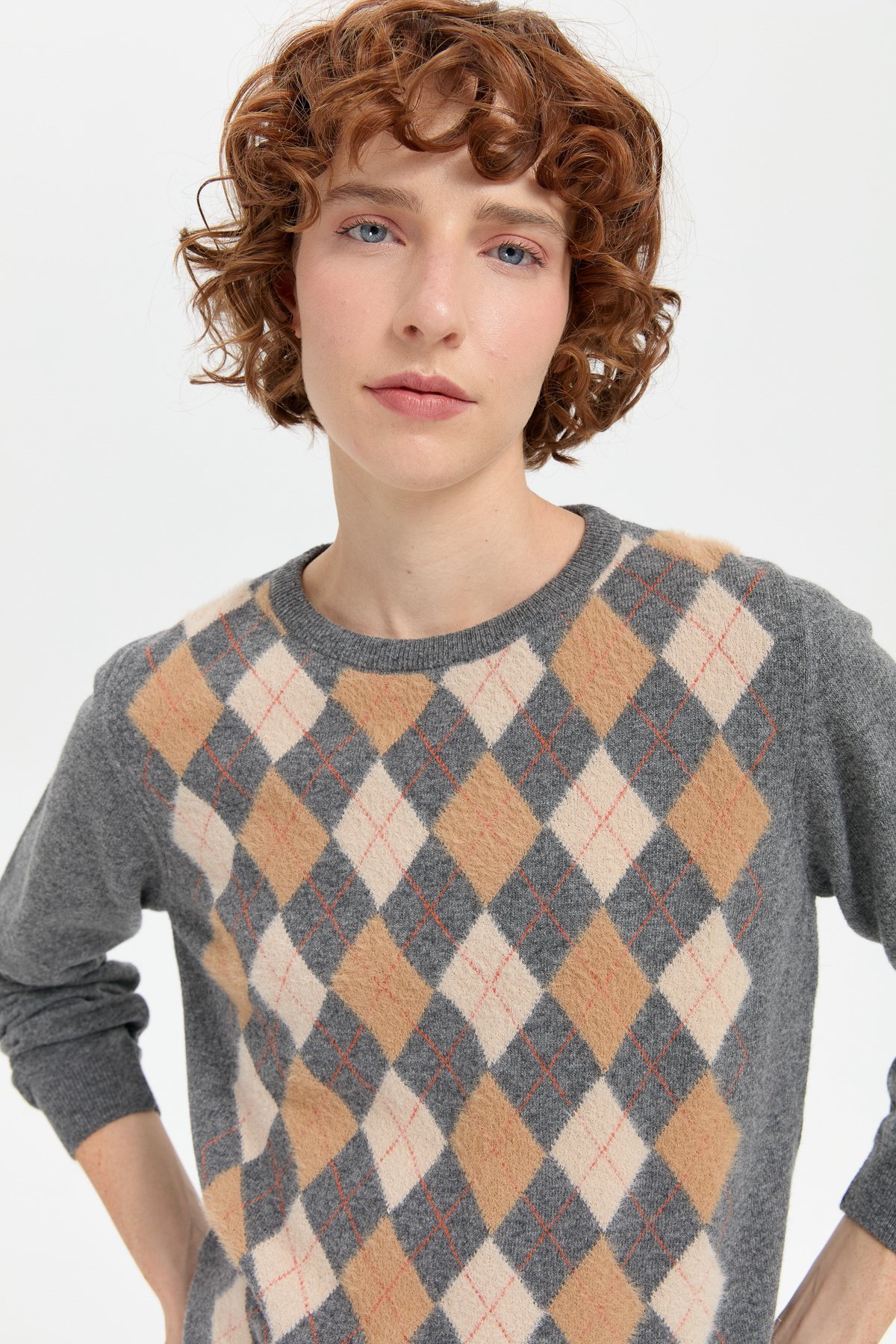 24035Kadın Sıfır Yaka Önü Baklavalı Yün Kazak Füme