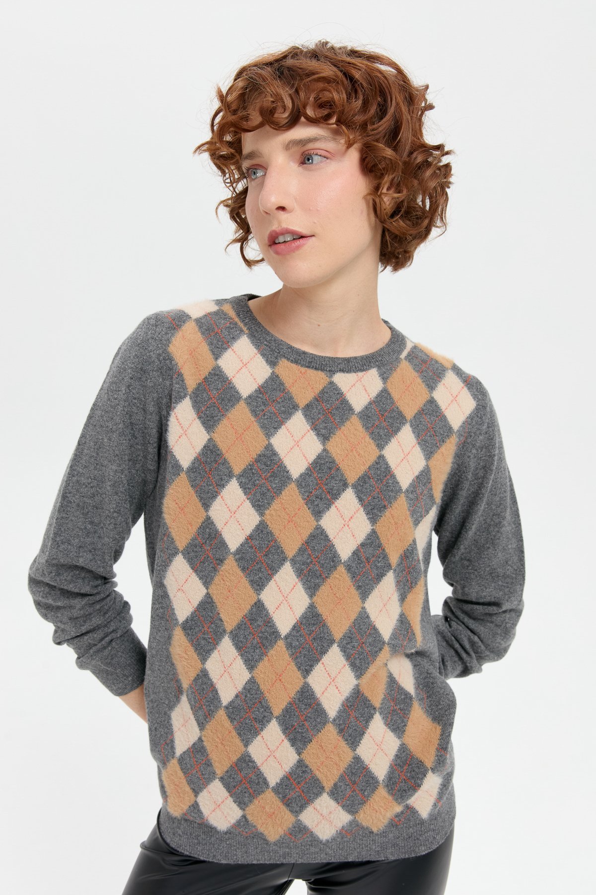 24035Kadın Sıfır Yaka Önü Baklavalı Yün Kazak Füme