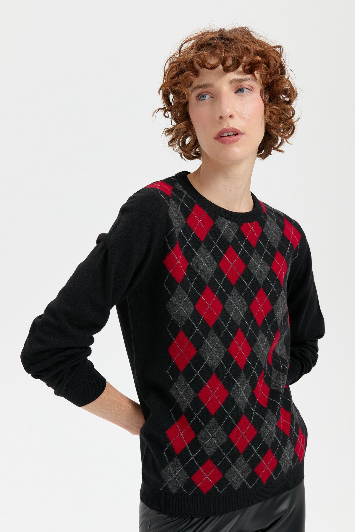 24035Kadın Sıfır Yaka Önü Baklavalı Yün Kazak Siyah