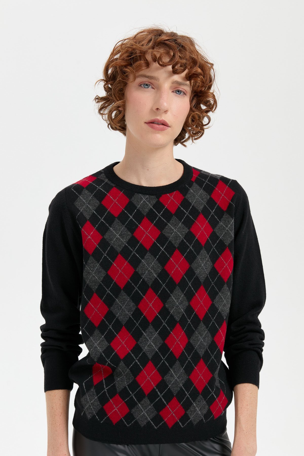 24035Kadın Sıfır Yaka Önü Baklavalı Yün Kazak Siyah