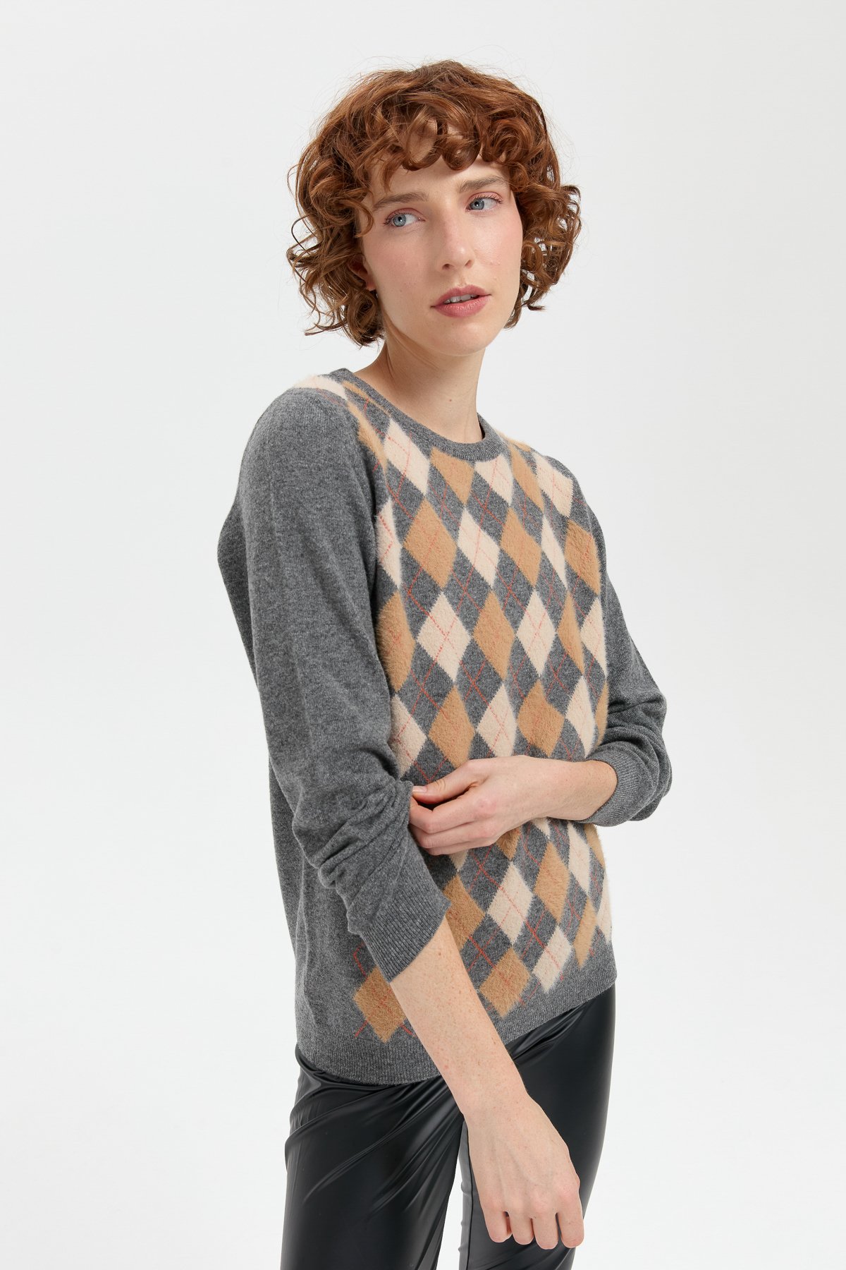 24035Kadın Sıfır Yaka Önü Baklavalı Yün Kazak Füme