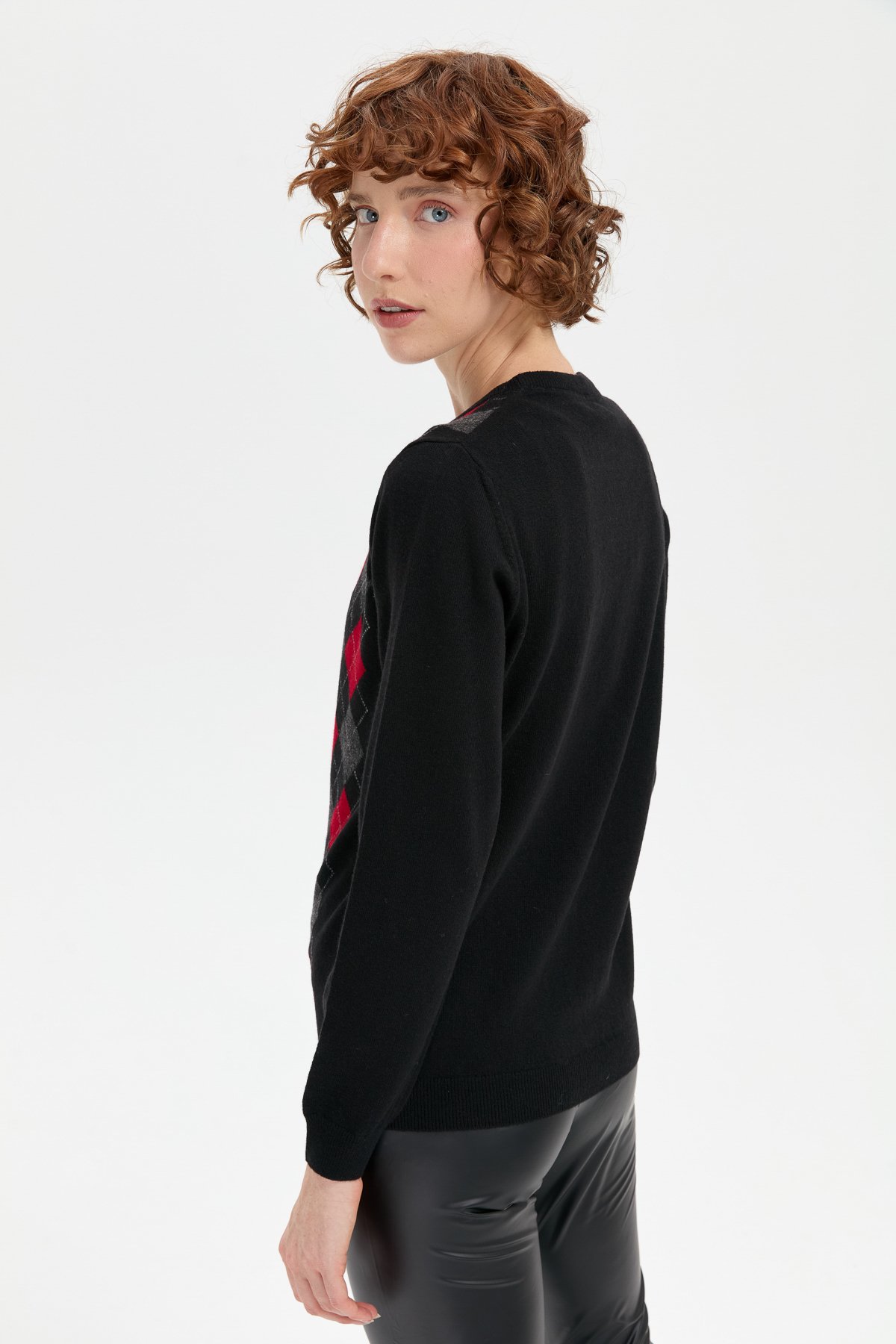 24035Kadın Sıfır Yaka Önü Baklavalı Yün Kazak Siyah