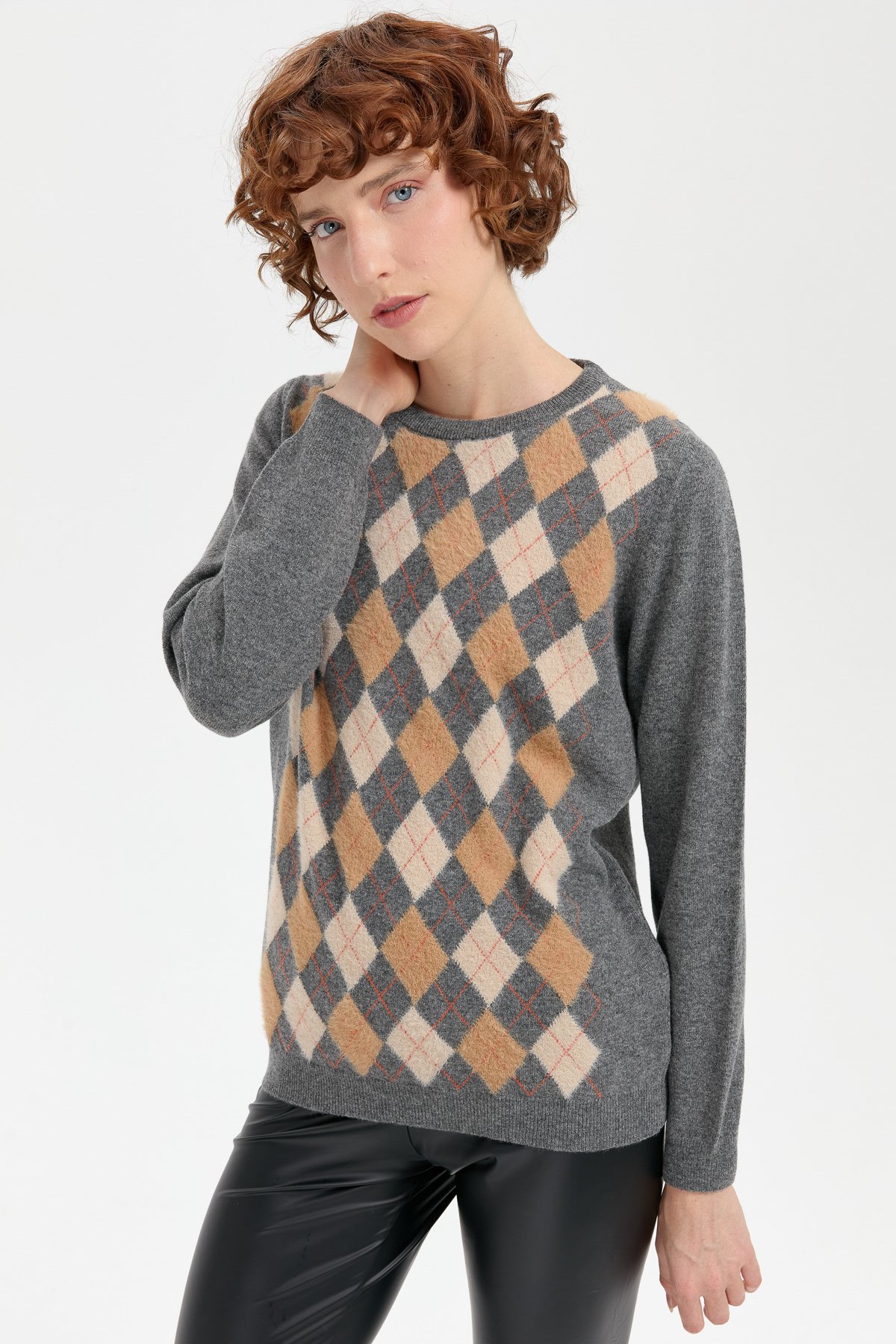 24035Kadın Sıfır Yaka Önü Baklavalı Yün Kazak Füme