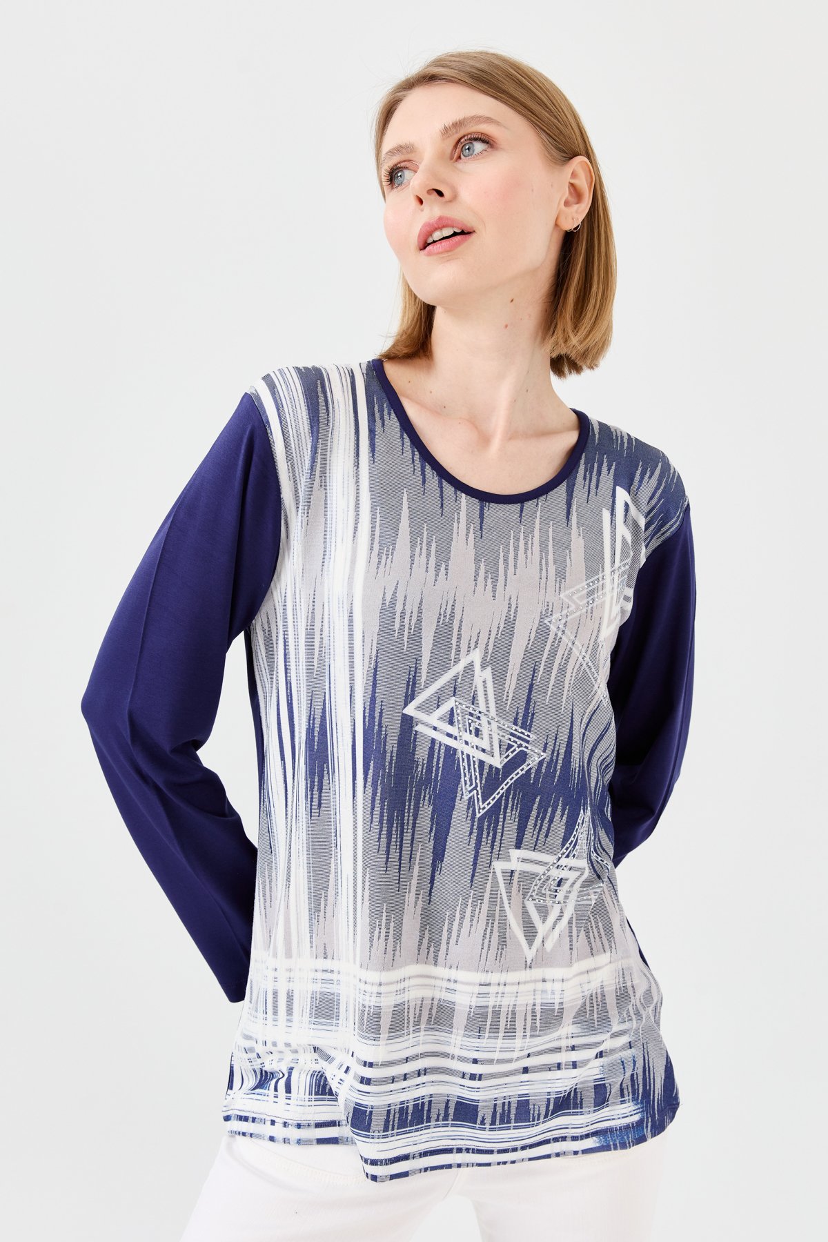 23763Kadın Sıfır Yaka Önü Baskılı Taşlı Penye Bluz Lacivert