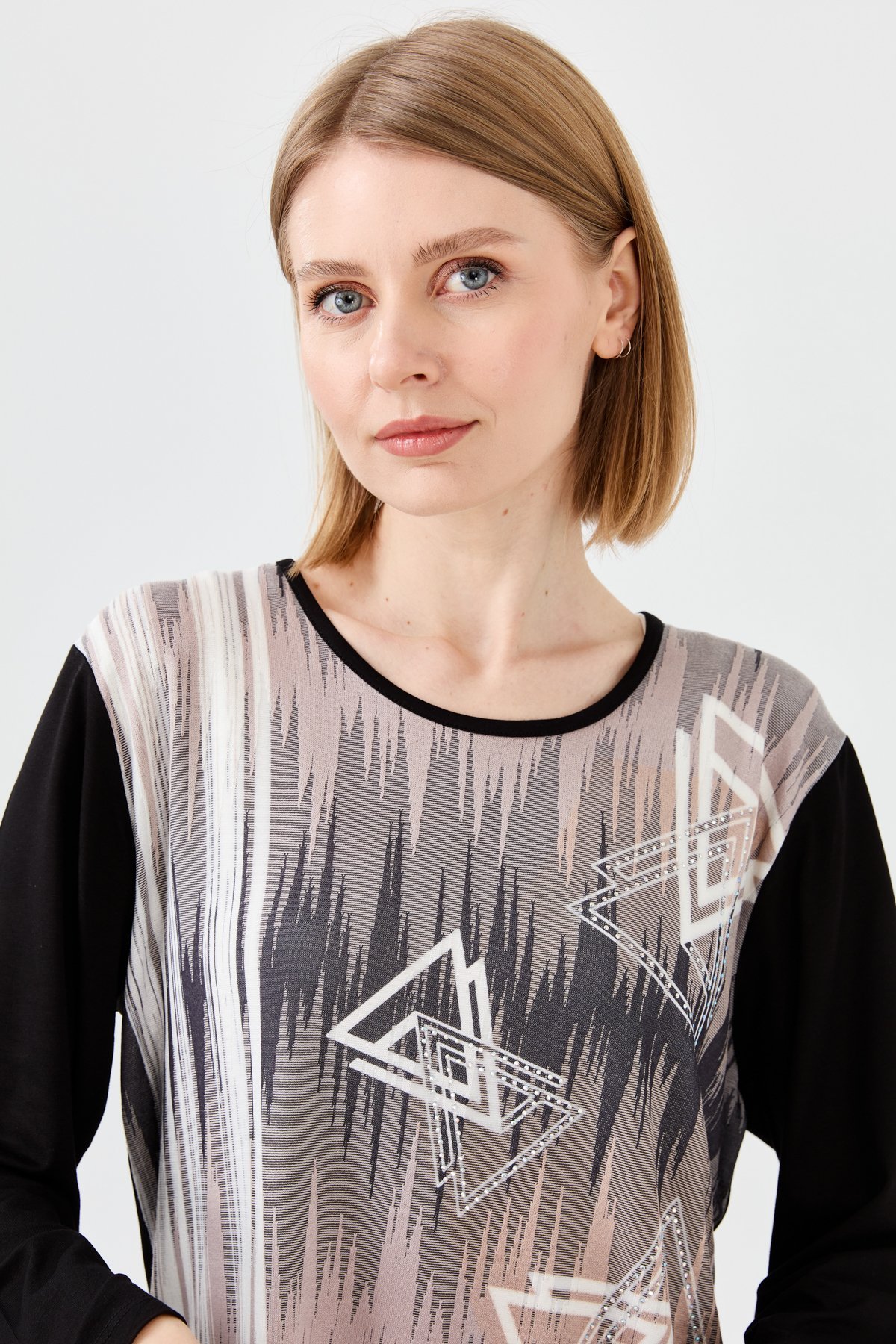 23763Kadın Sıfır Yaka Önü Baskılı Taşlı Penye Bluz Siyah