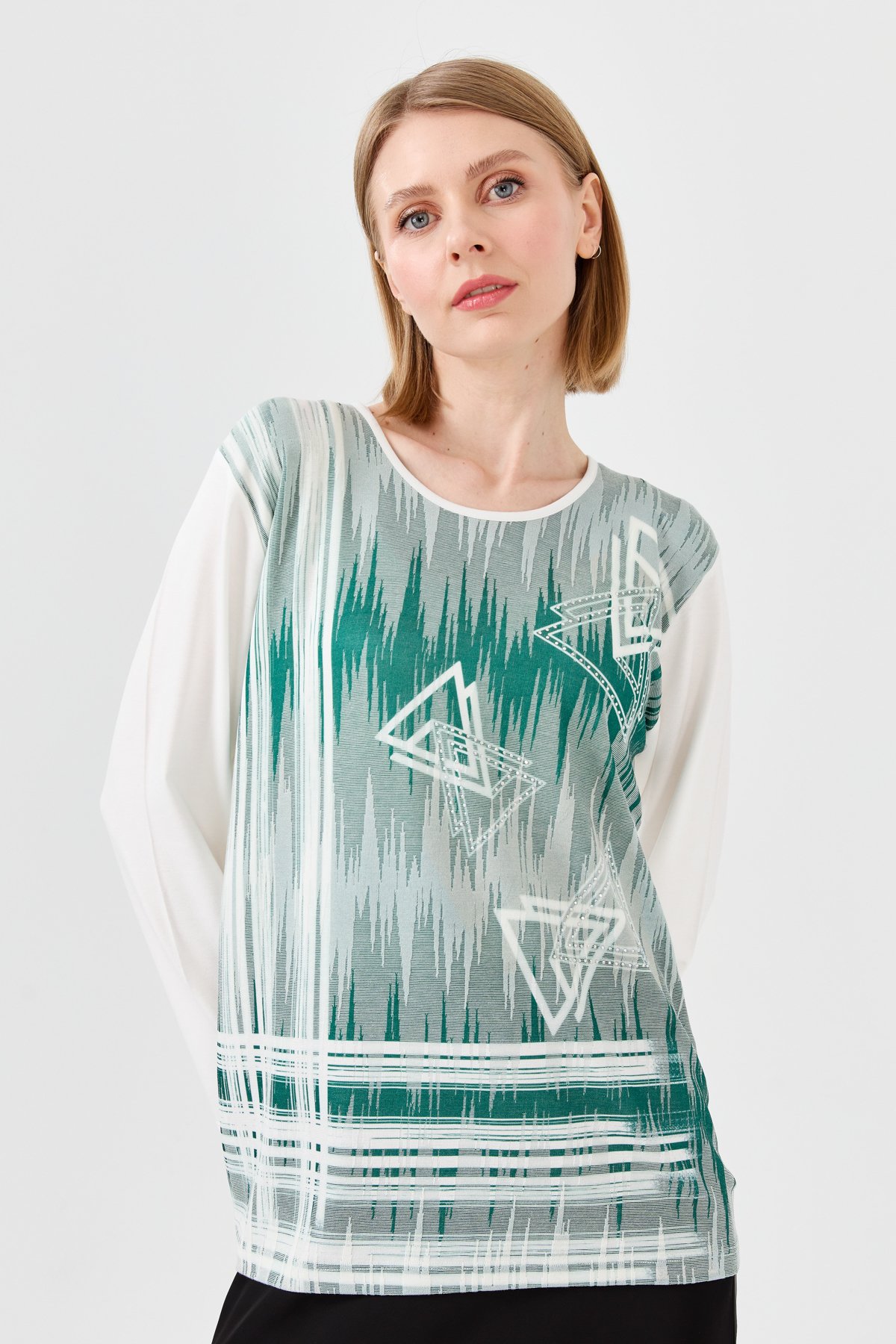 23763Kadın Sıfır Yaka Önü Baskılı Taşlı Penye Bluz Kemik