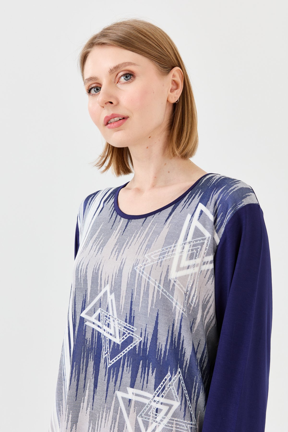 23763Kadın Sıfır Yaka Önü Baskılı Taşlı Penye Bluz Lacivert