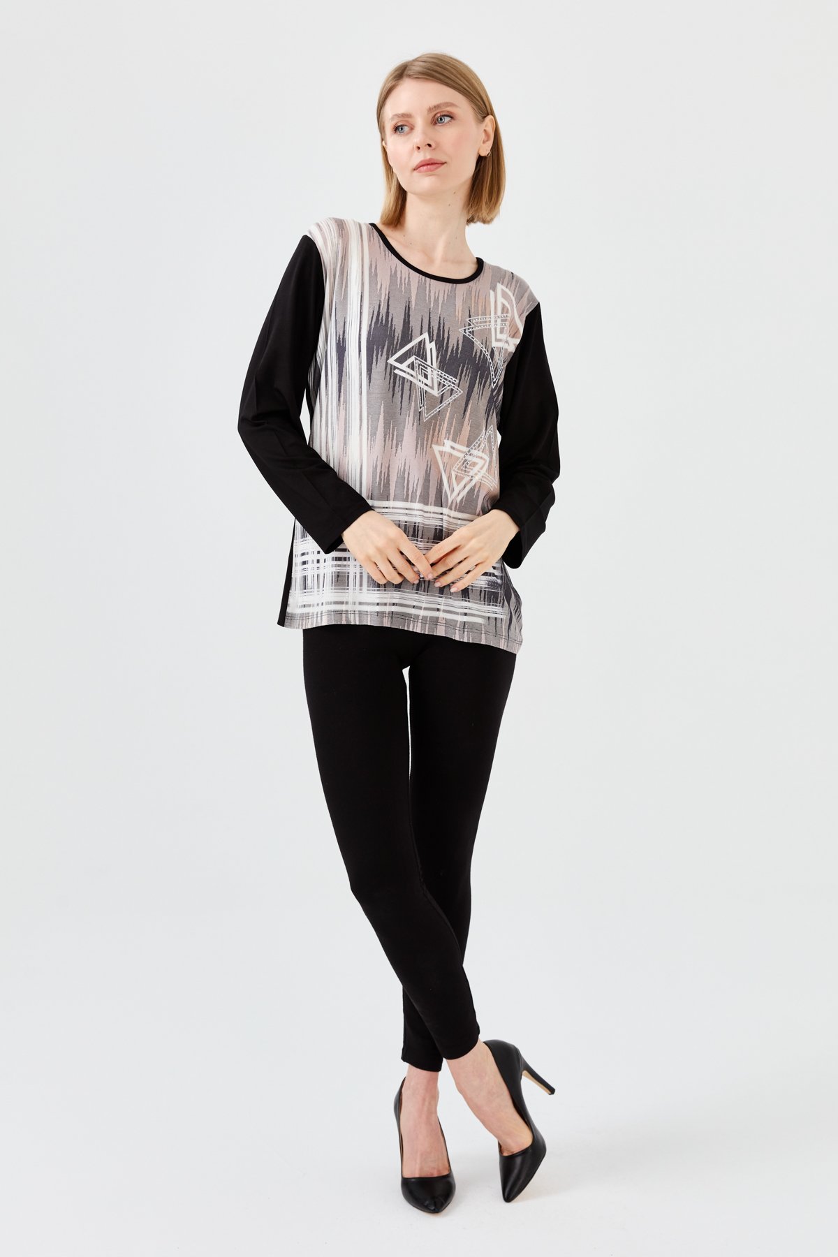 23763Kadın Sıfır Yaka Önü Baskılı Taşlı Penye Bluz Siyah