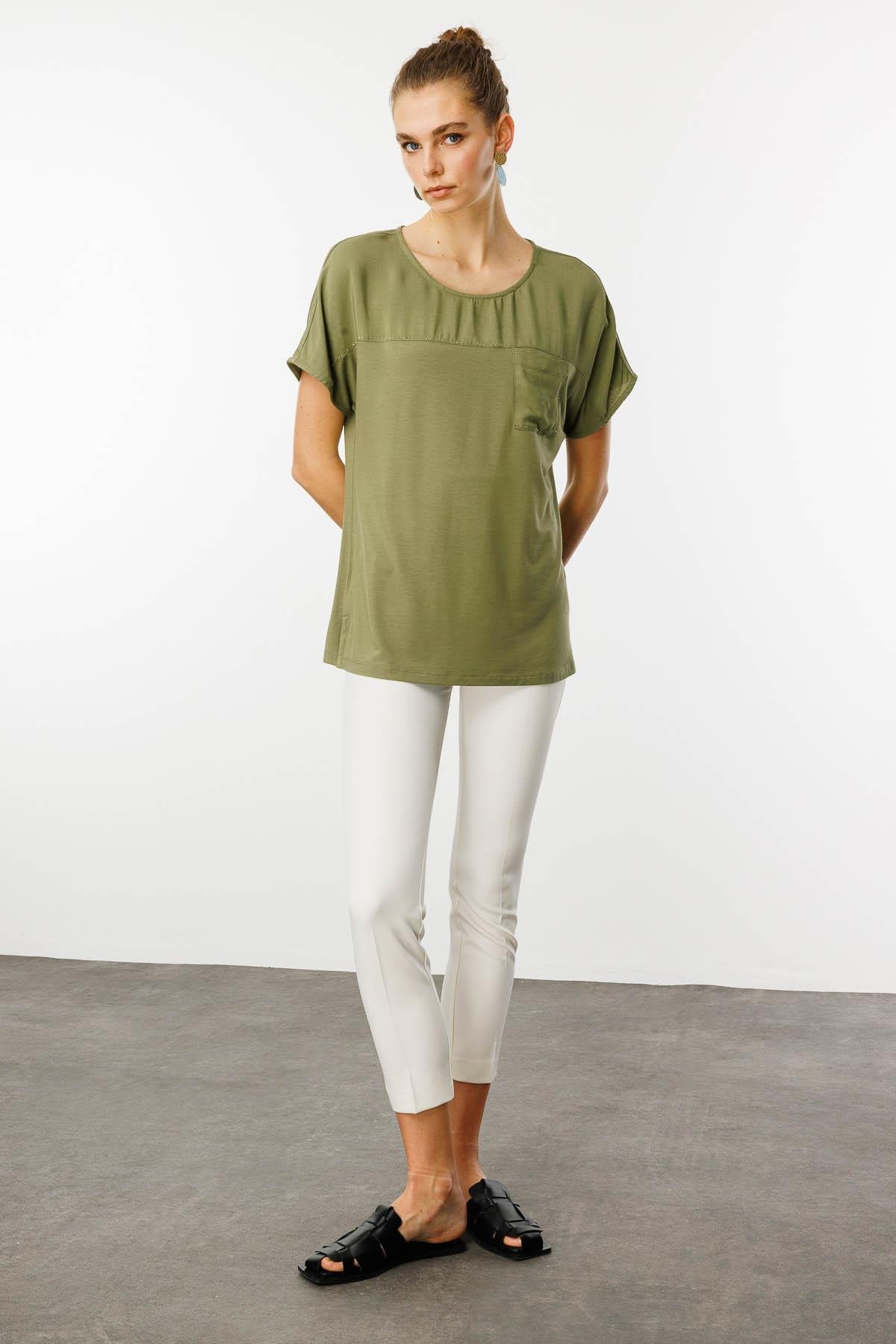 25830Kadın Sıfır Yaka Önü Cepli Penye T-shirt Haki