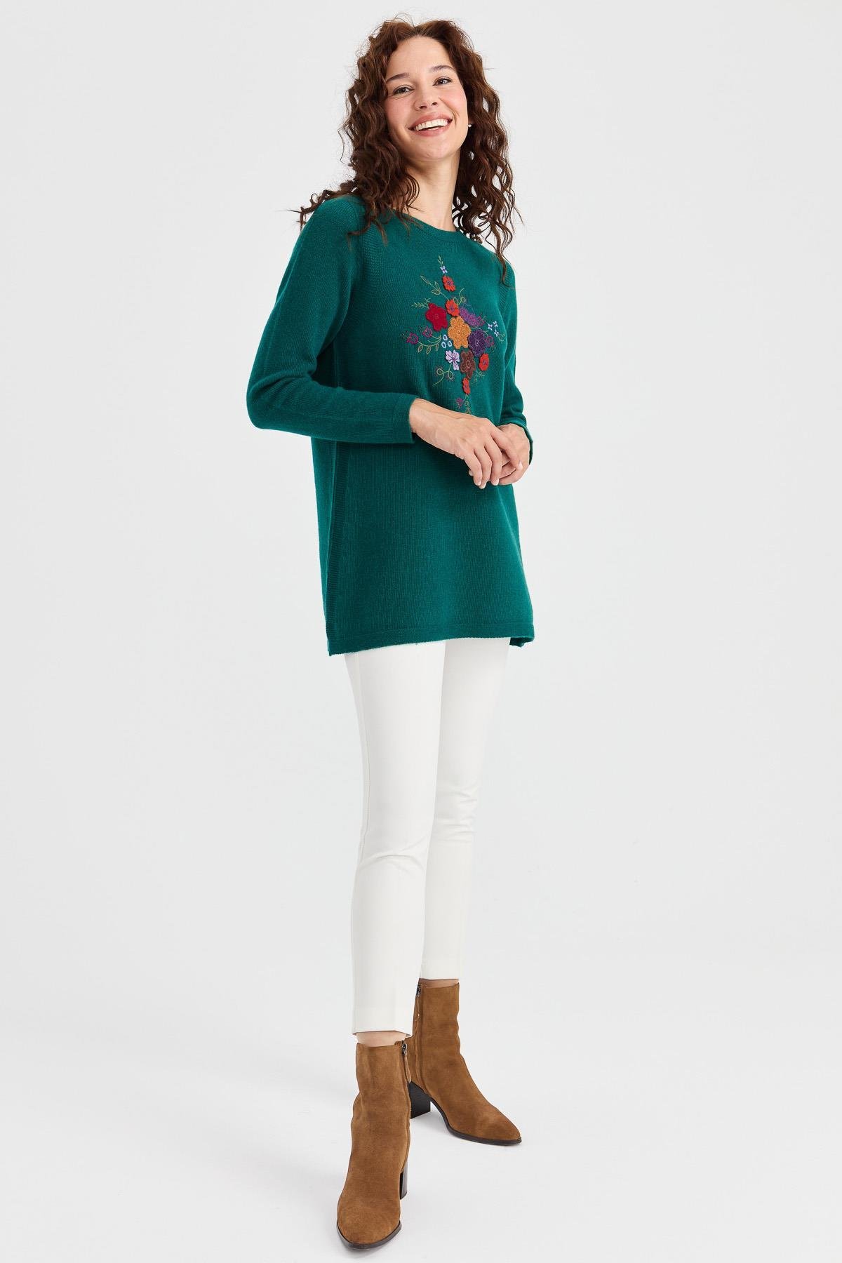 23156Kadın Sıfır Yaka Önü İşlemeli Uzun Yün Kazak K.Ö.başı