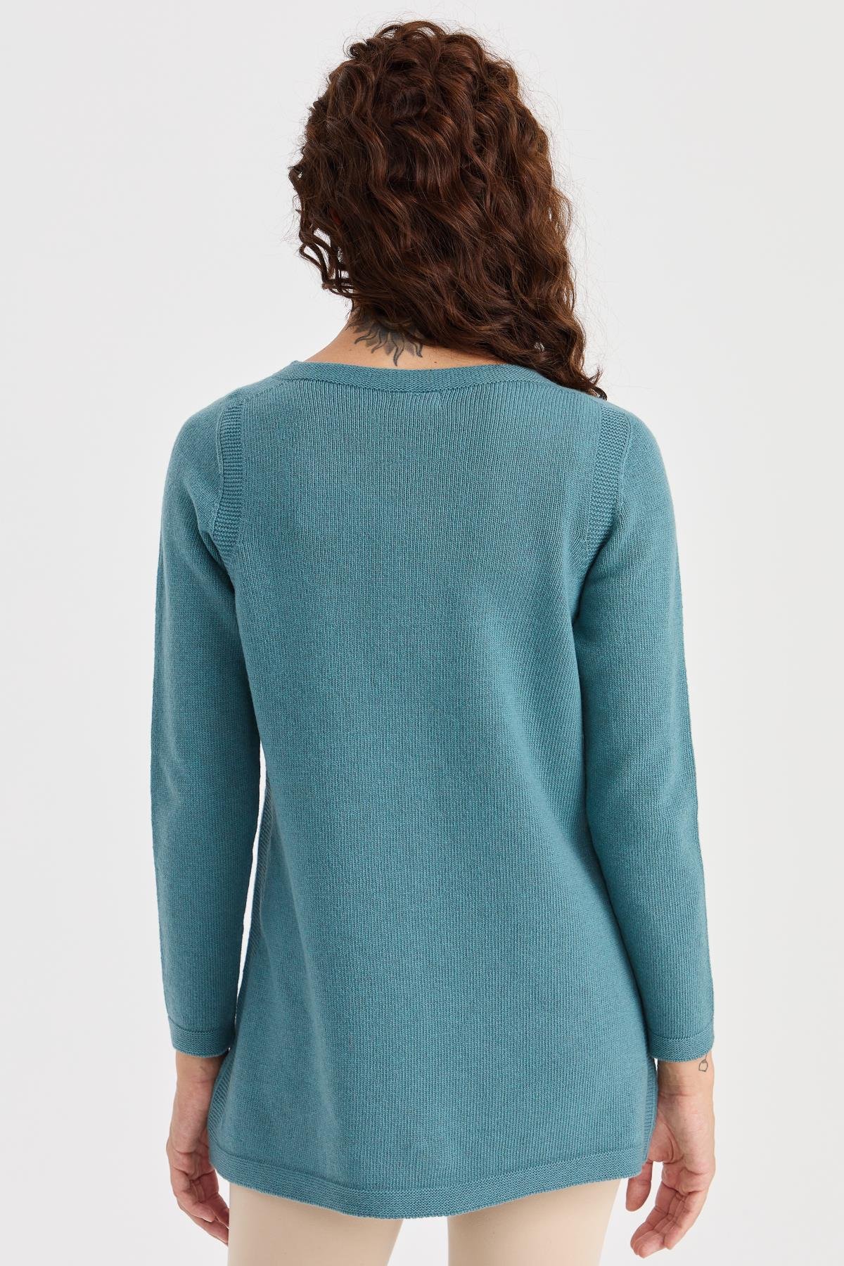 23156Kadın Sıfır Yaka Önü İşlemeli Uzun Yün Kazak M.Yeşili