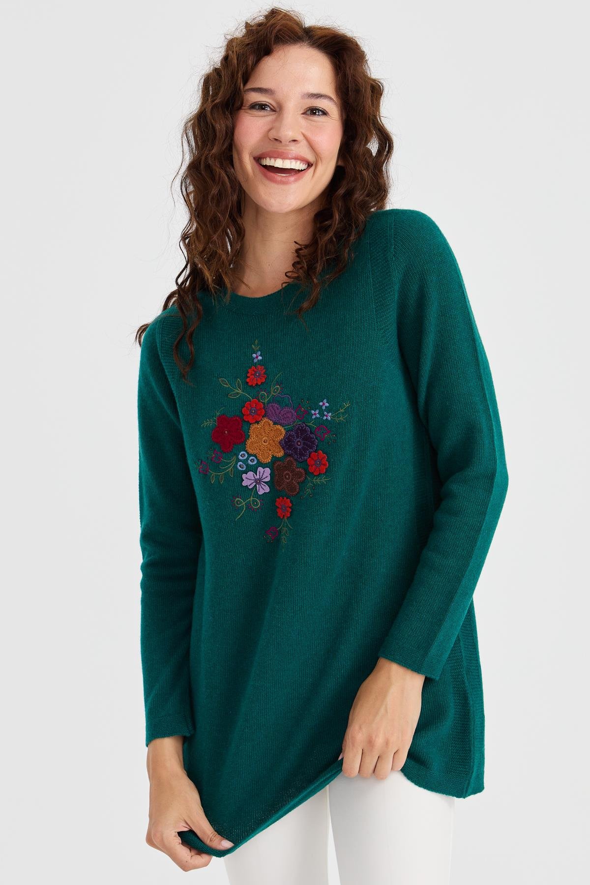 23156Kadın Sıfır Yaka Önü İşlemeli Uzun Yün Kazak K.Ö.başı